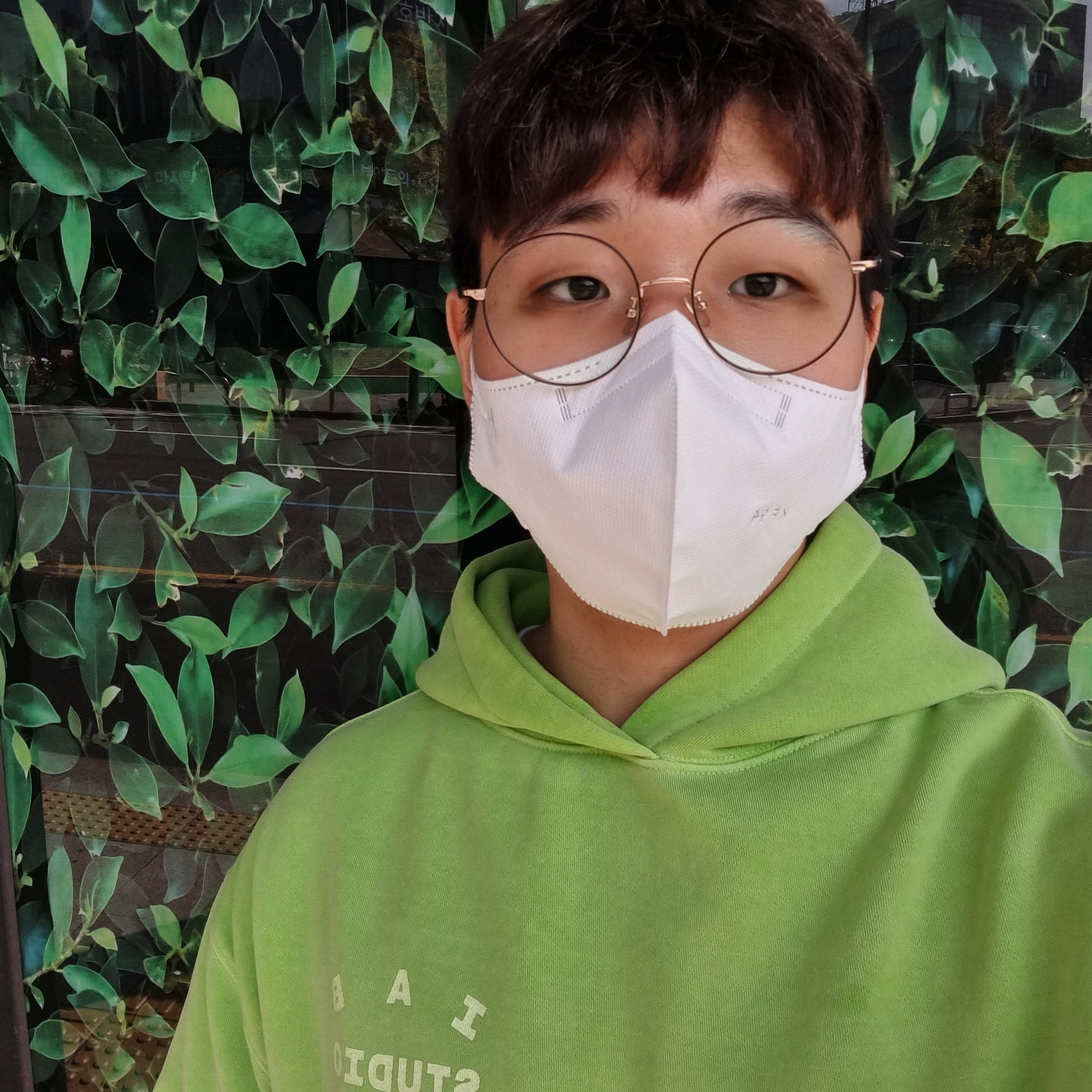 IAB Studio Pigment Hoodie & Sack Apple Green, New Balance 991 Made in UK Grey 착용 스타일 - 1