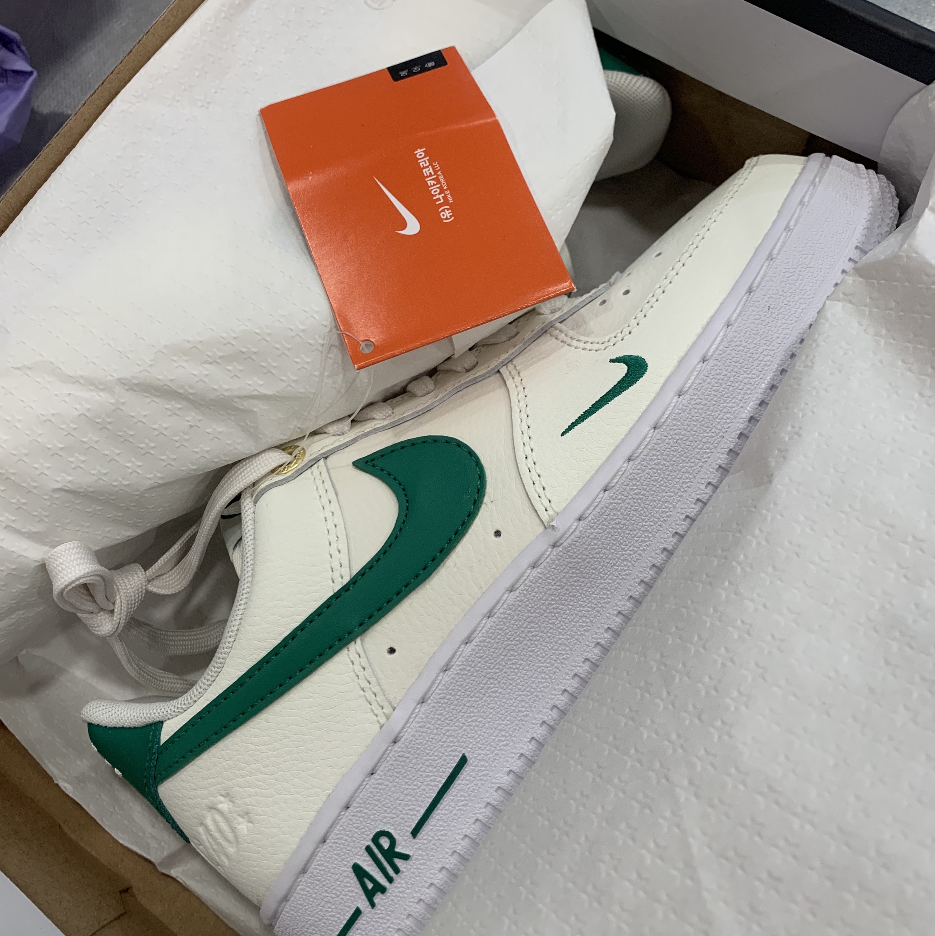 Nike Air Force 1 '07 LV8 40th Anniversary Join Forces Sail Malachite 착용 스타일 - 1