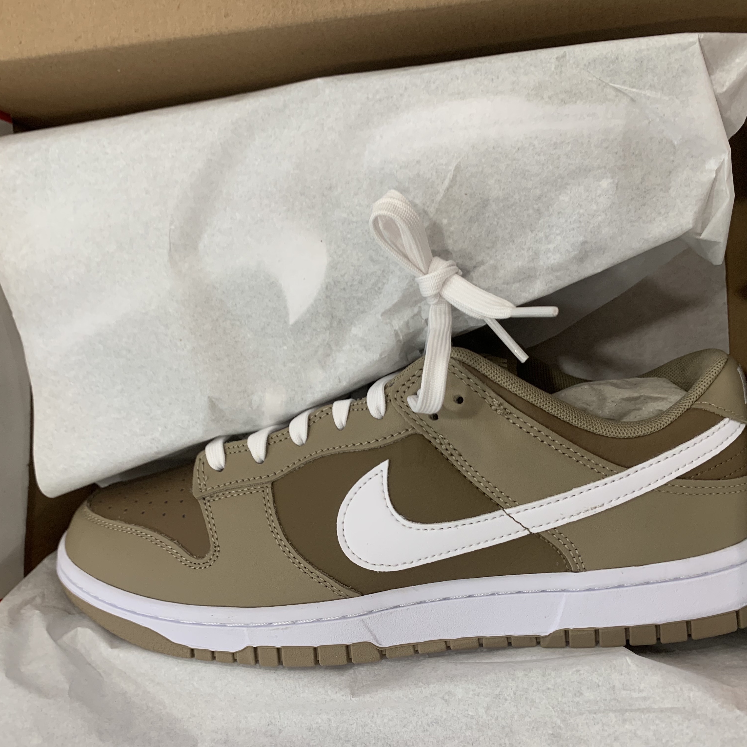 Nike Dunk Low Retro Khaki Hazel Rush 착용 스타일 - 1