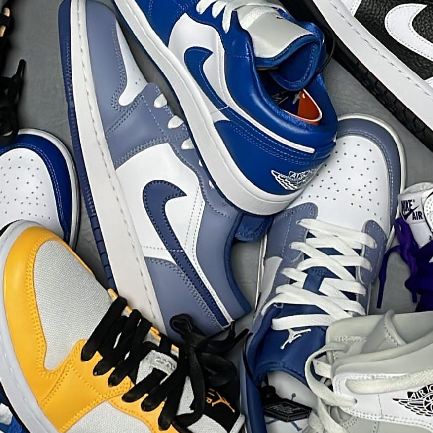 (GS) Jordan 1 Low SE Ashen Slate and Mystic Navy, (W) Jordan 1 Low White Dark Marina Blue 착용 스타일 - 3