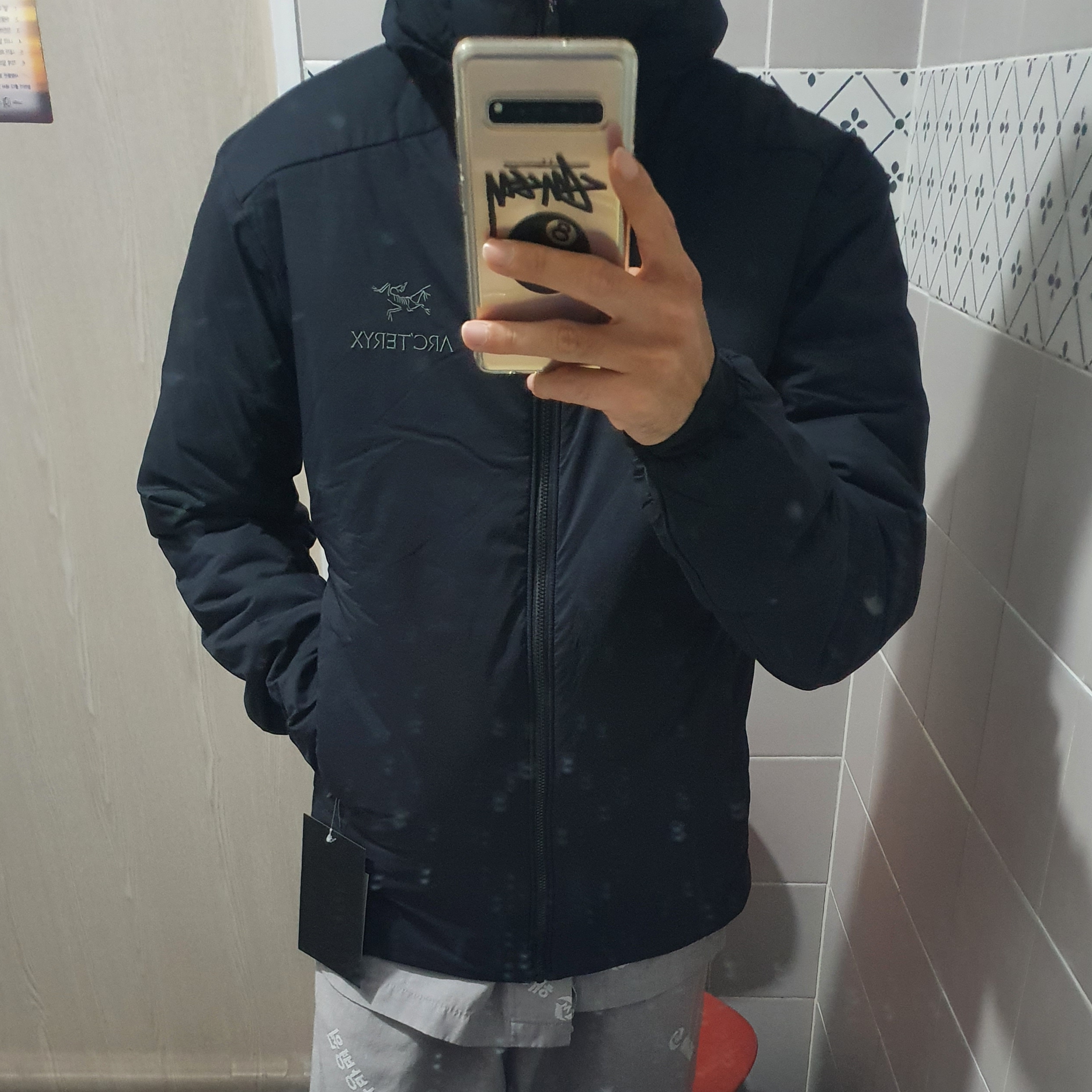 Arc'teryx Atom AR Hoody Black 착용 스타일 - 1