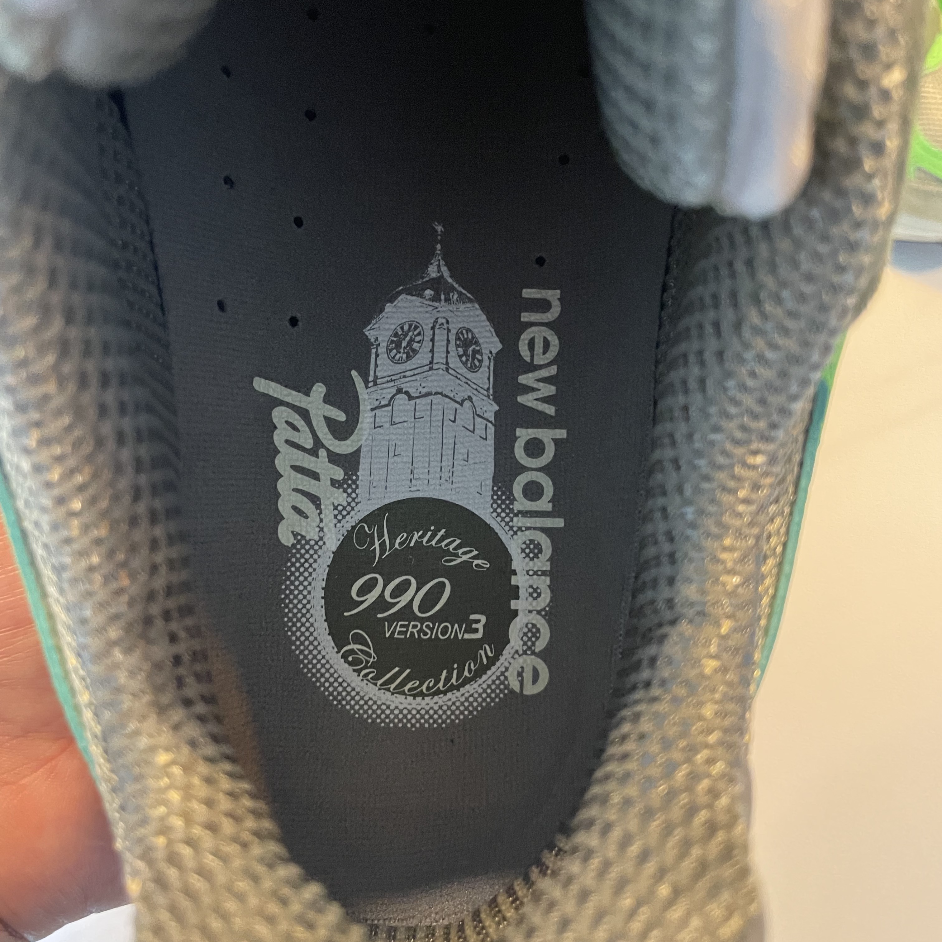 New Balance x Patta 990v3 Made in USA Olive 착용 스타일 - 4