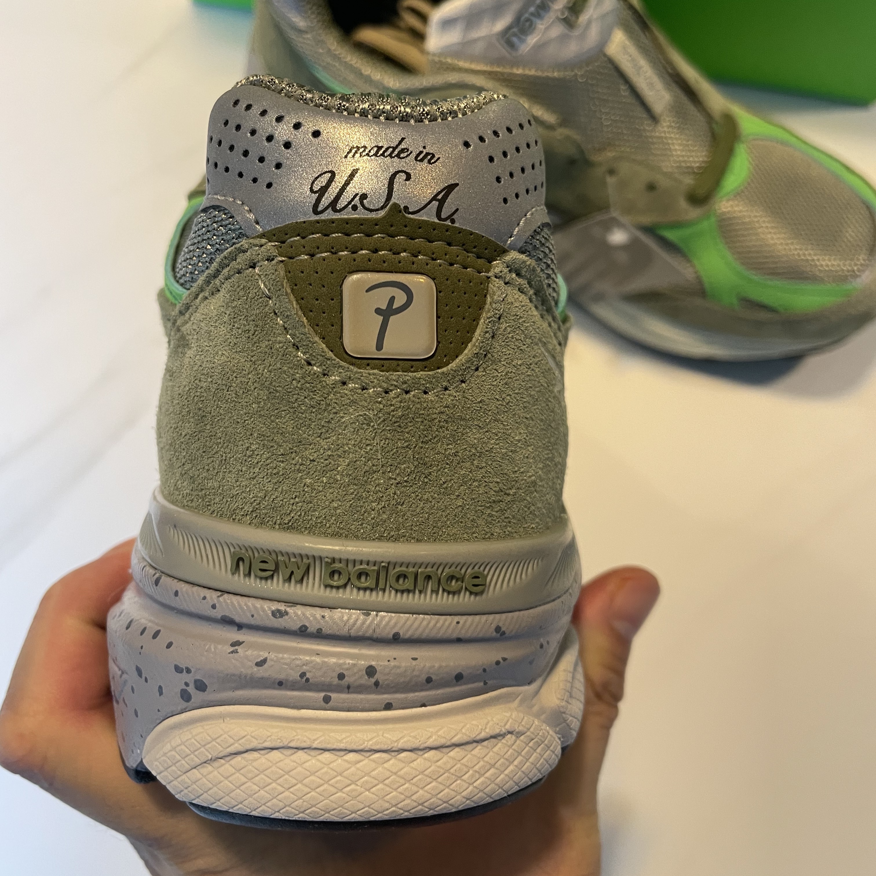 New Balance x Patta 990v3 Made in USA Olive 착용 스타일 - 3