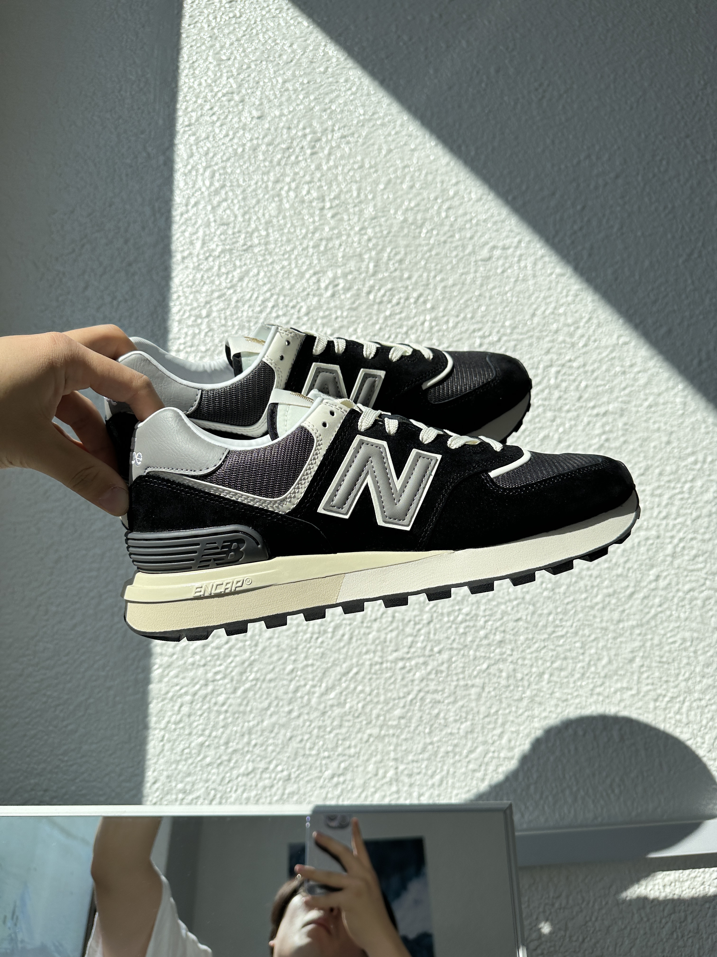 New Balance 574 Legacy Black 착용 스타일 - 1