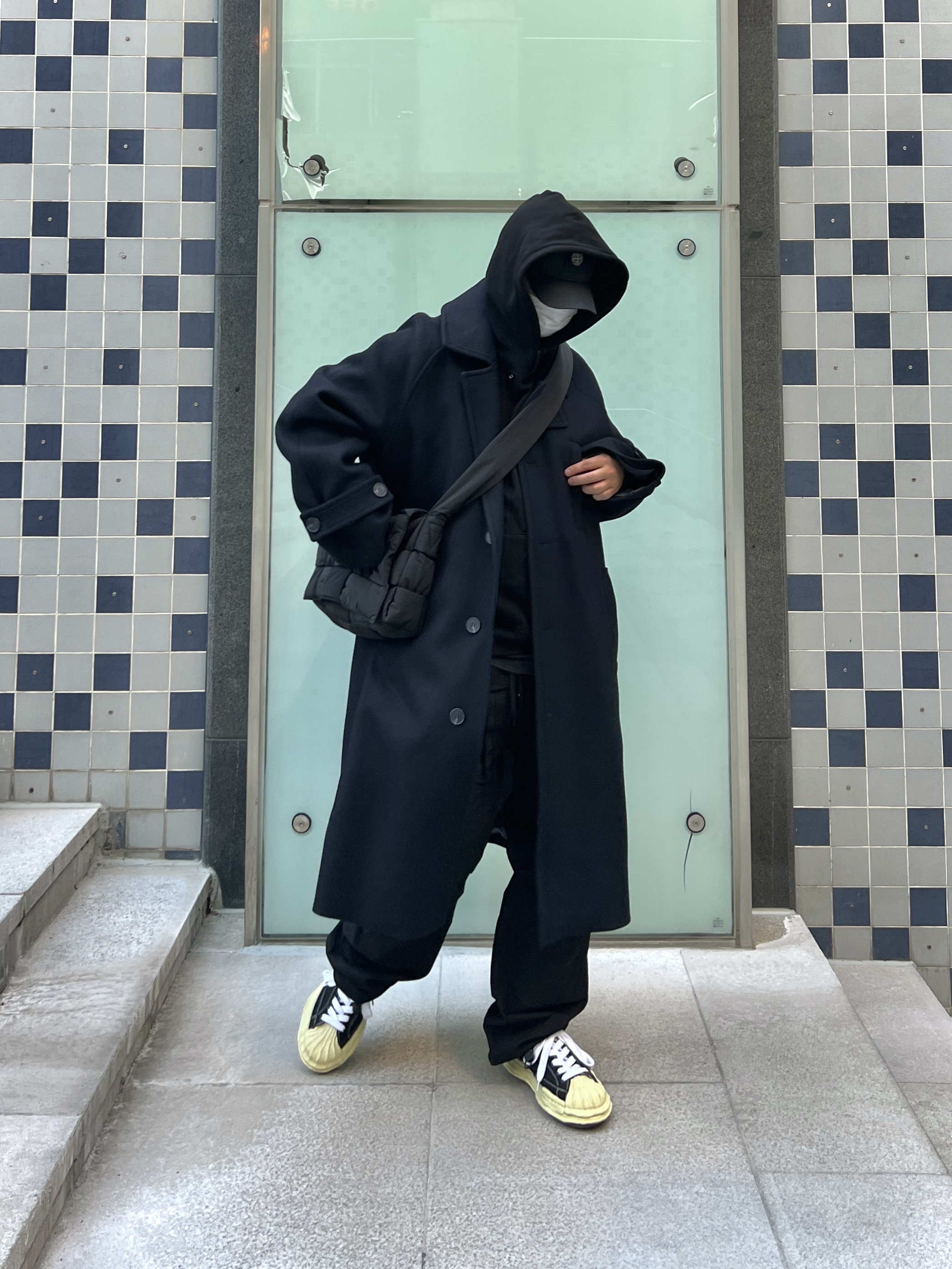 Bottega Veneta Large Padded Tech Cassette Black, Undermycar Majanne Multi Button Oversized Wool Coat Black Oyster - 21FW 착용 스타일 - 2