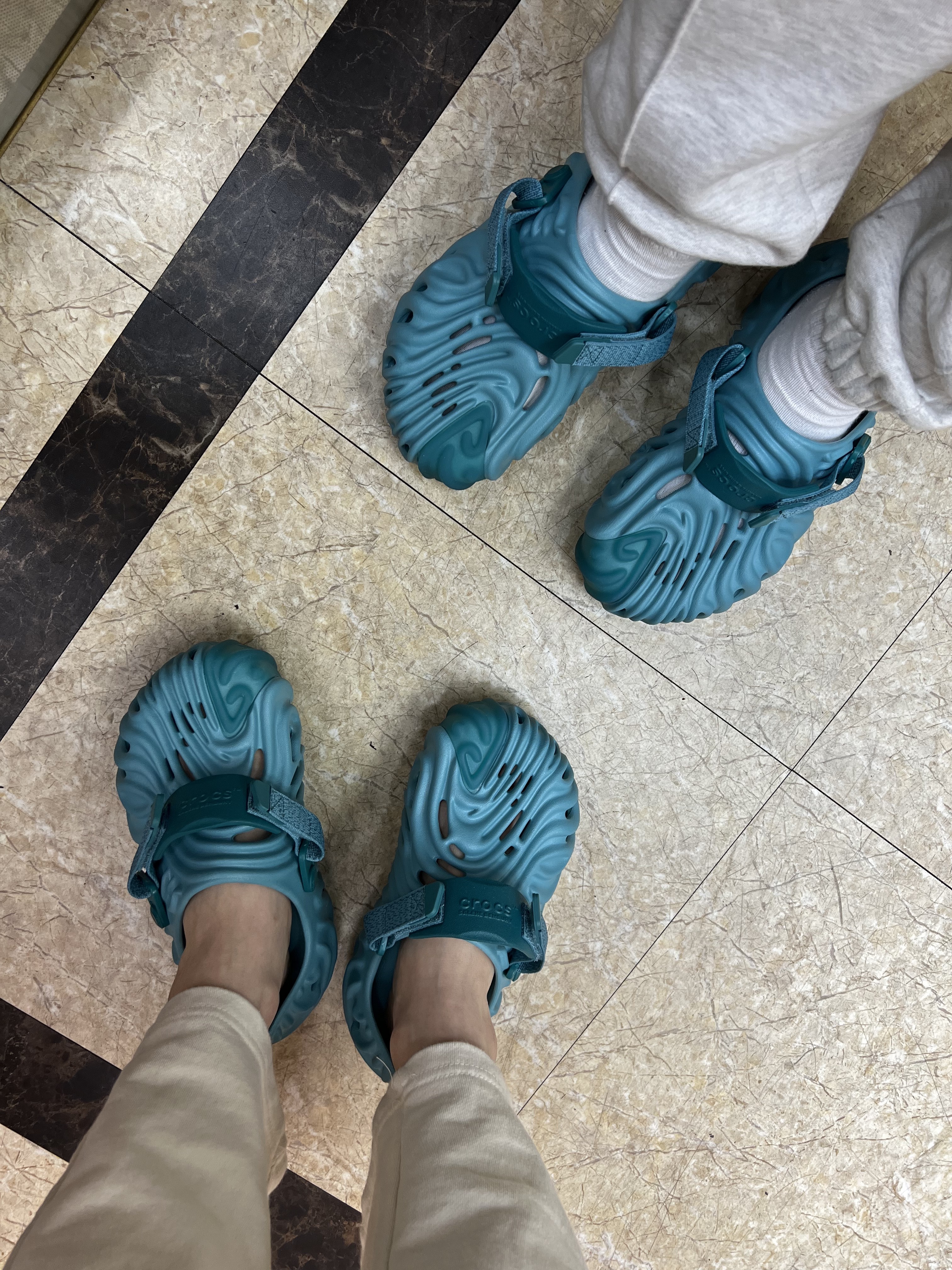 Crocs x Salehe Bembury Pollex Clog Tide 착용 스타일