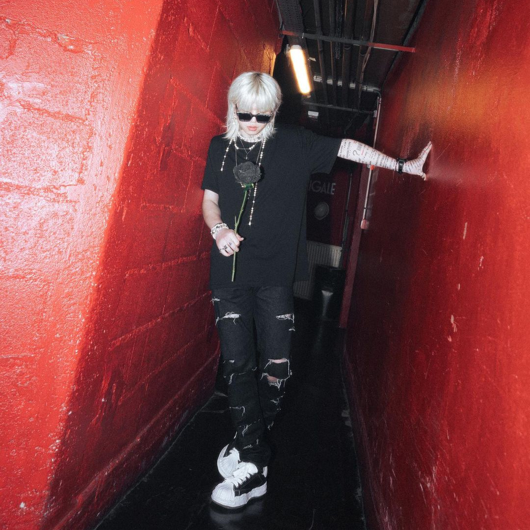 Maison Mihara Yasuhiro Blakey OG Sole Canvas Low-top Sneakers Black White 착용 스타일 - 2