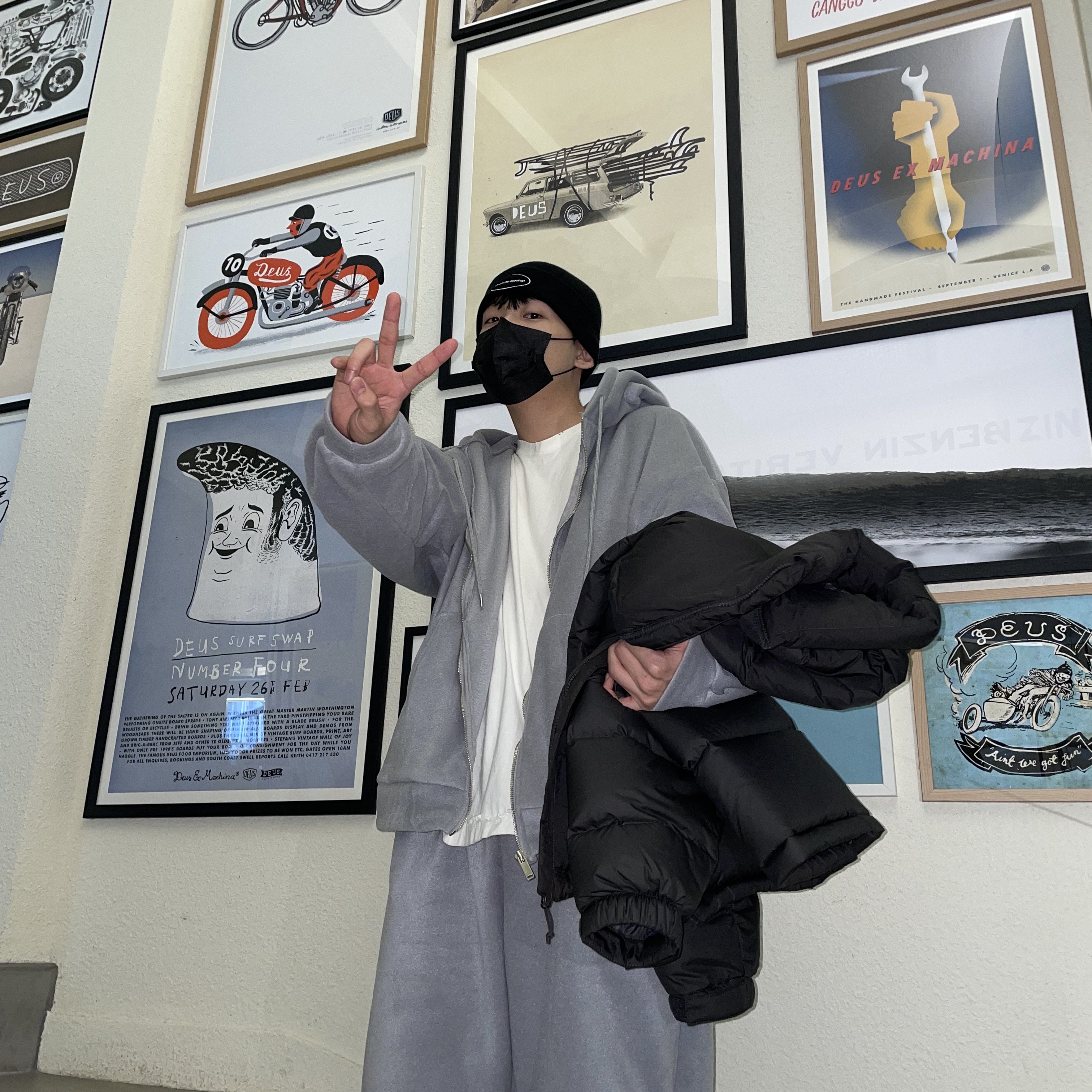 The North Face 1992 Nuptse Jacket Charcoal 착용 스타일 - 2