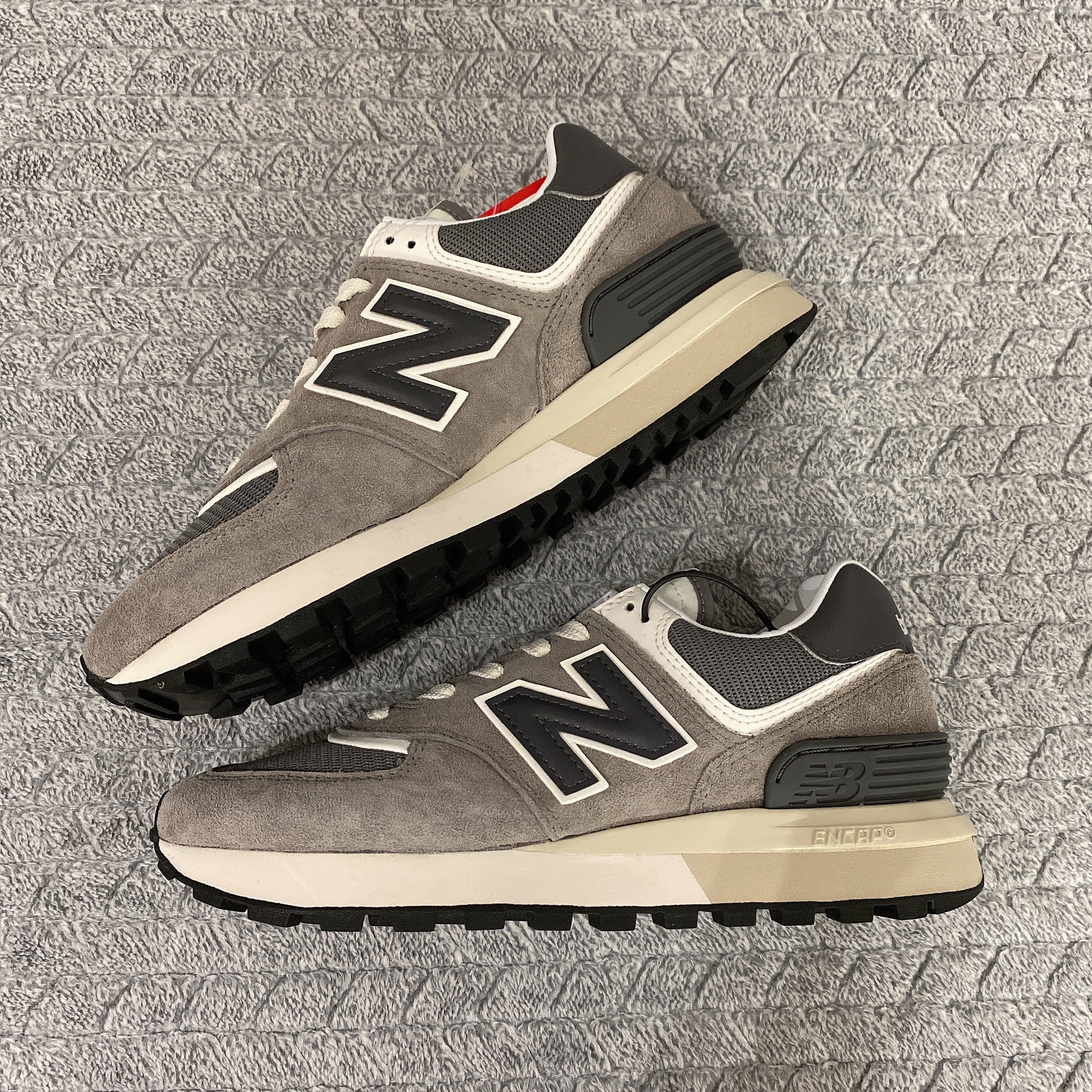 New Balance 574 Legacy Grey 착용 스타일 - 2