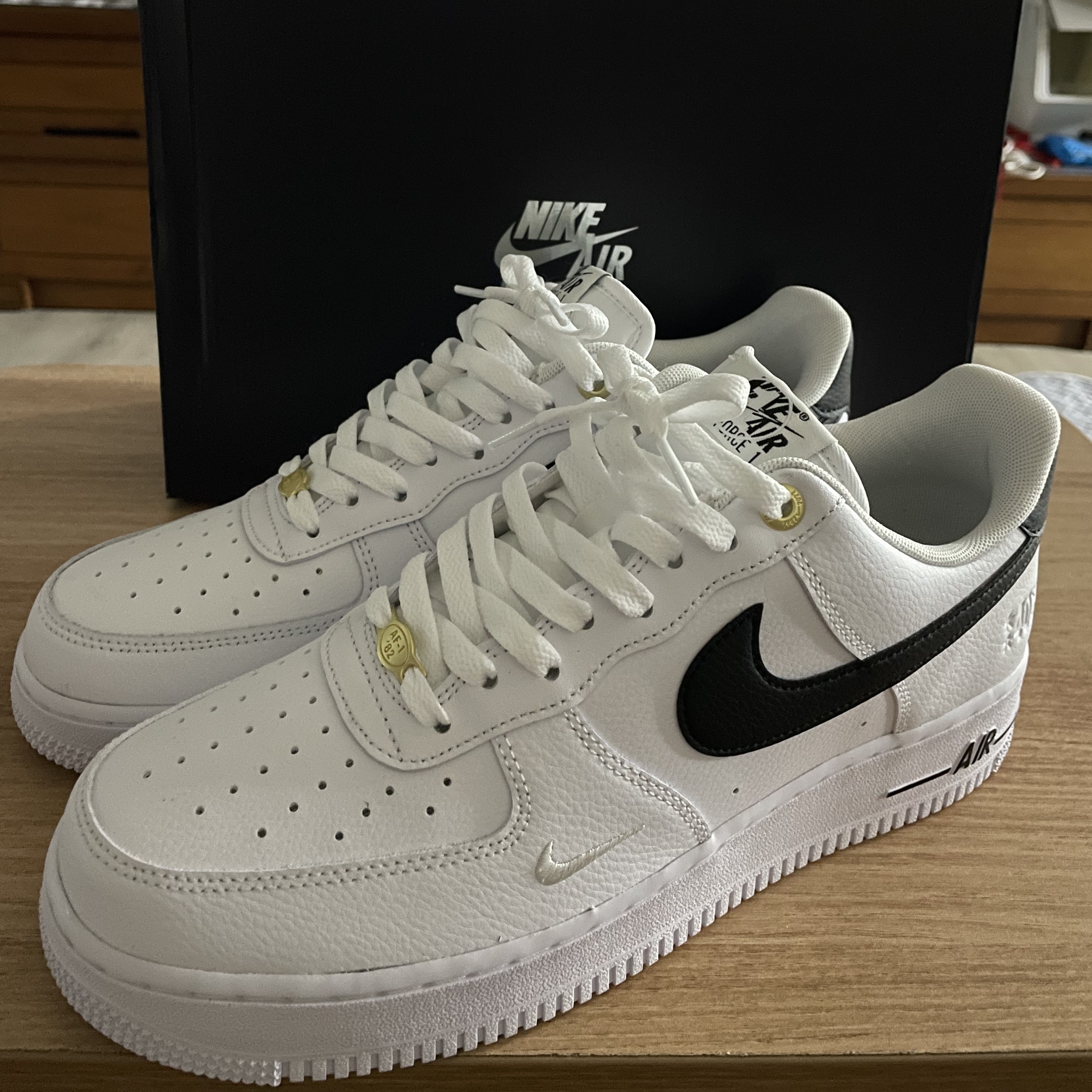 Nike Air Force 1 '07 LV8 40th Anniversary Join Forces White Black 착용 스타일