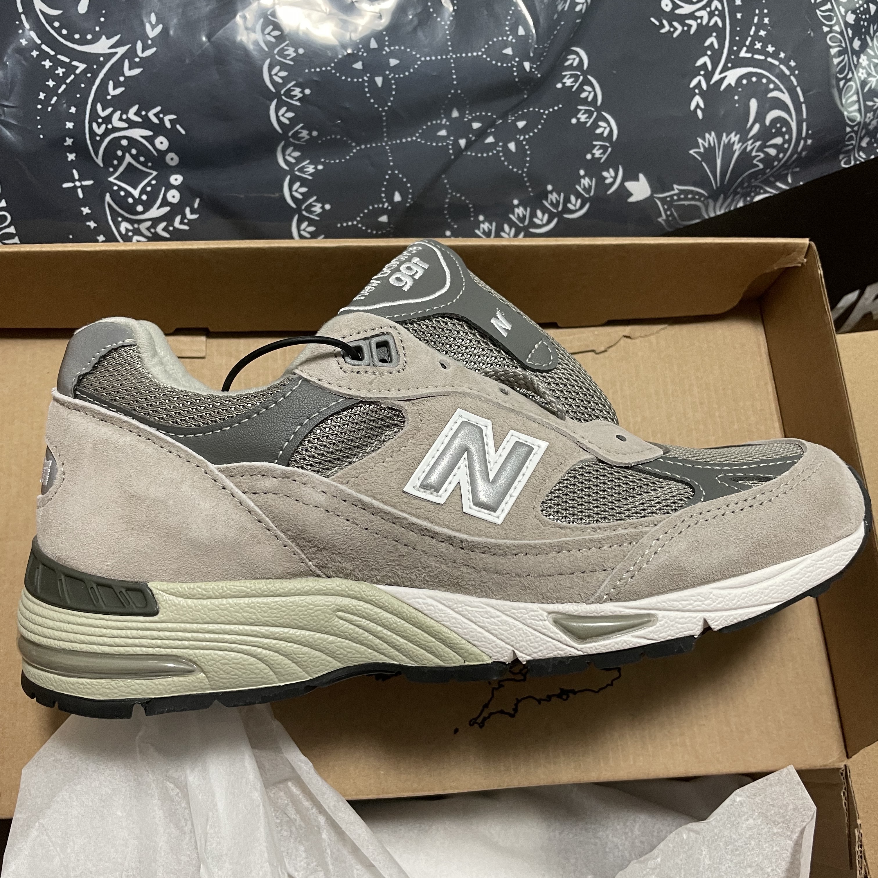 (W) New Balance 991 Made in UK Grey 착용 스타일