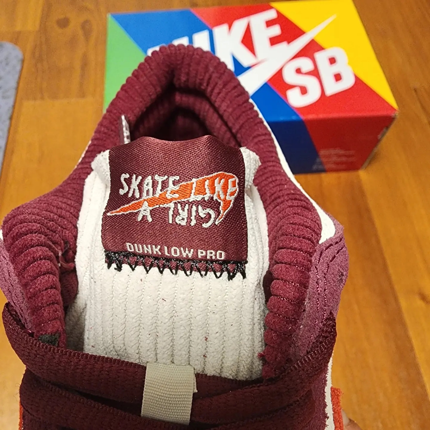 Nike x Skate Like a Girl SB Dunk Low QS Barely Rose 착용 스타일 - 3