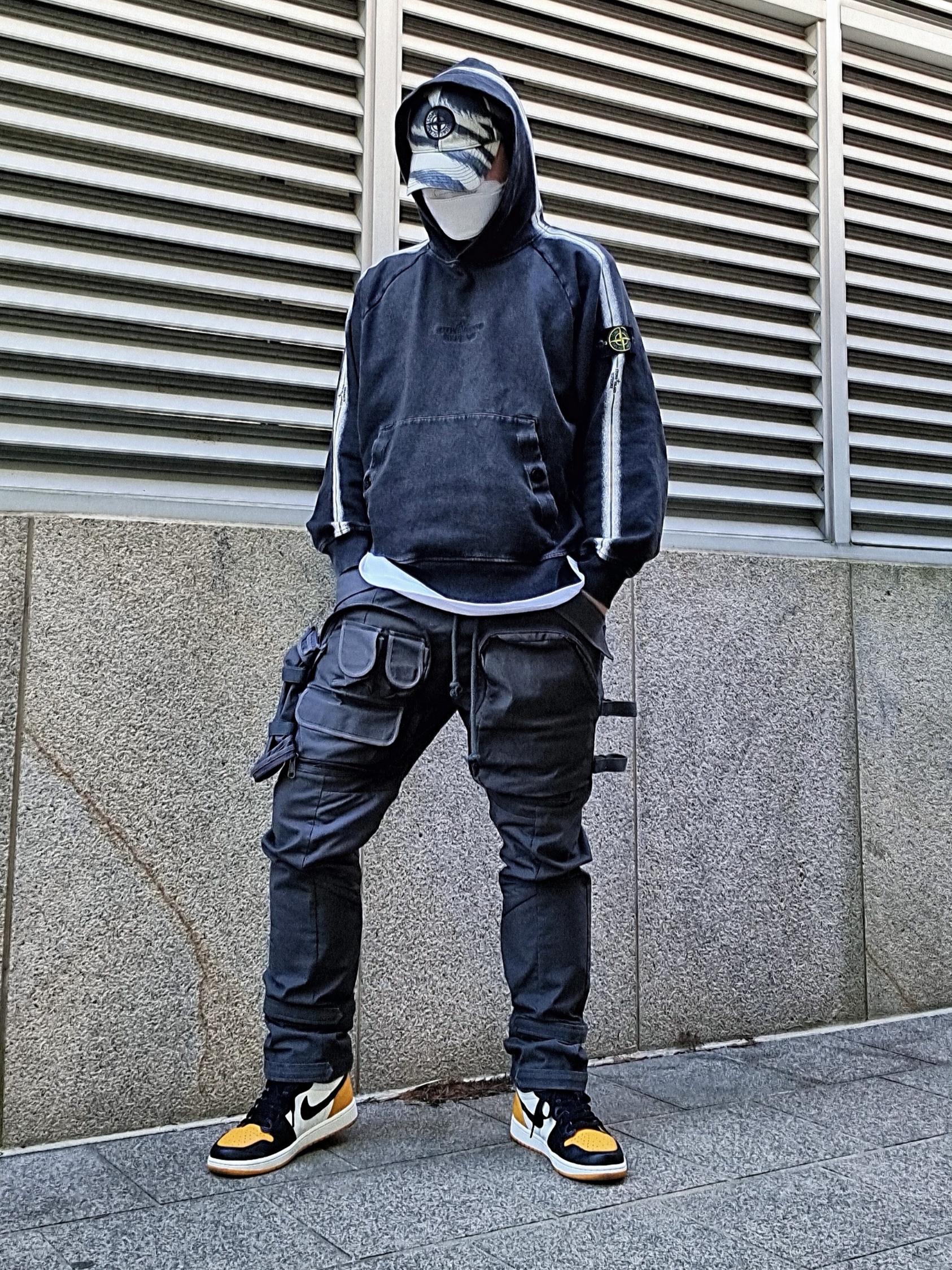 Supreme x Stone Island Stripe Hooded Sweatshirt Black - 22SS, Jordan 1 Retro High OG Taxi 착용 스타일 - 1