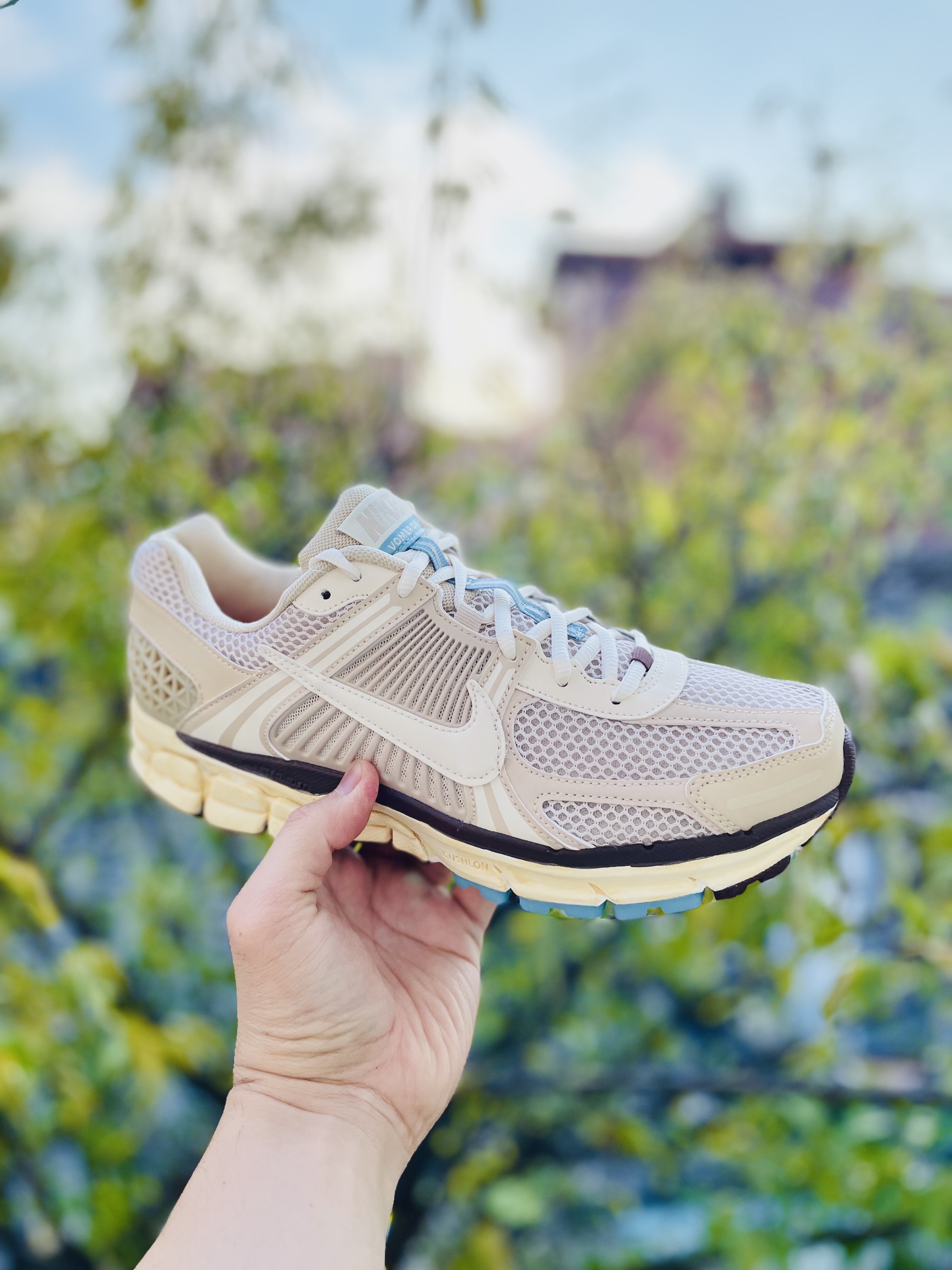 (W) Nike Zoom Vomero 5 Oatmeal 착용 스타일