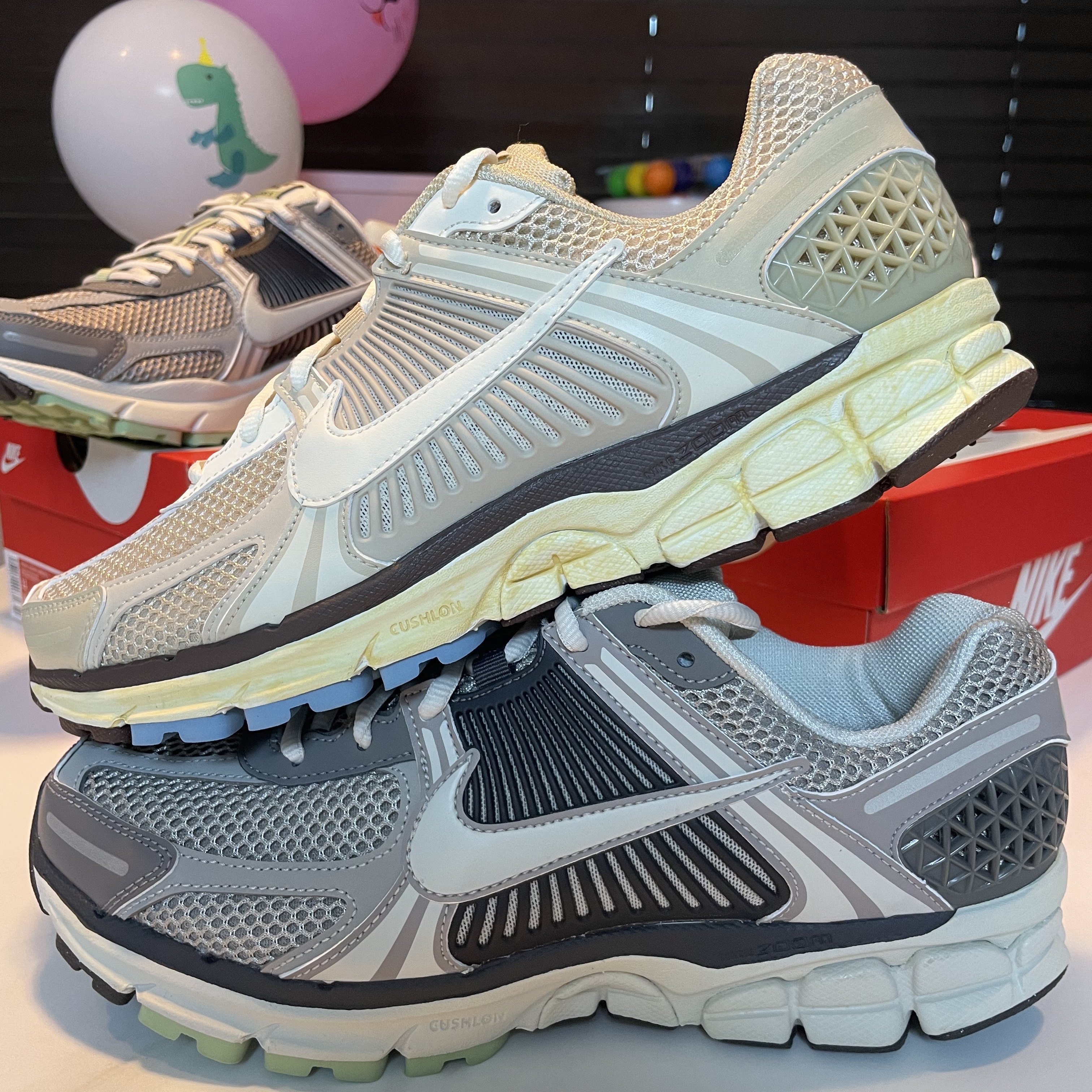 (W) Nike Zoom Vomero 5 Oatmeal, (W) Nike Zoom Vomero 5 Cobblestone and Flat Pewter 착용 스타일 - 2