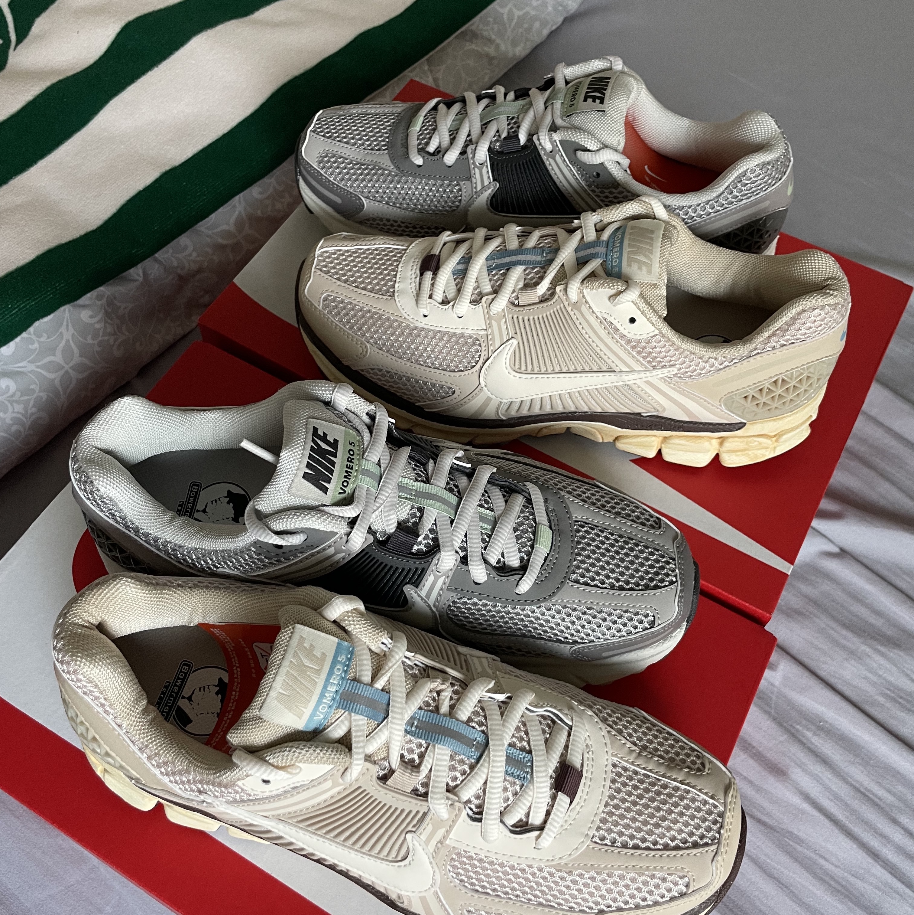 (W) Nike Zoom Vomero 5 Cobblestone and Flat Pewter, (W) Nike Zoom Vomero 5 Oatmeal 착용 스타일 - 2