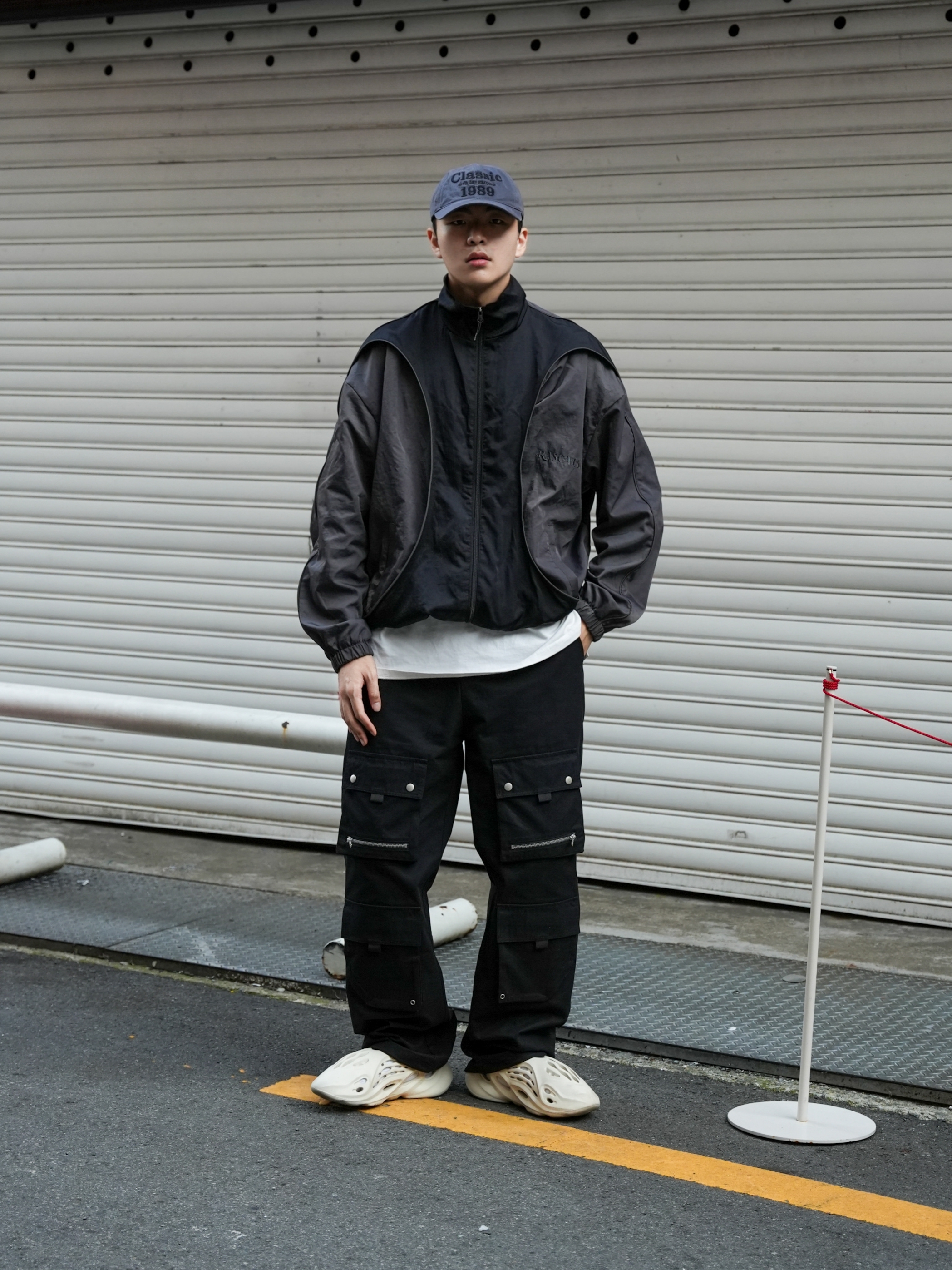 Adidas Yeezy Foam RNNR Sand 착용 스타일 - 1