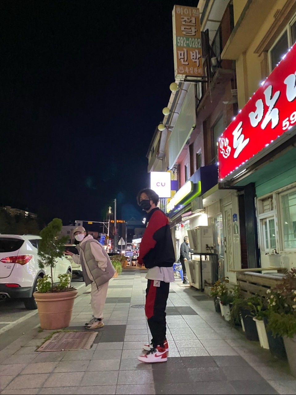 Nike x Travis Scott Air Max 270 React Cactus Trails, Jordan 1 Retro High OG Heritage 착용 스타일 - 3