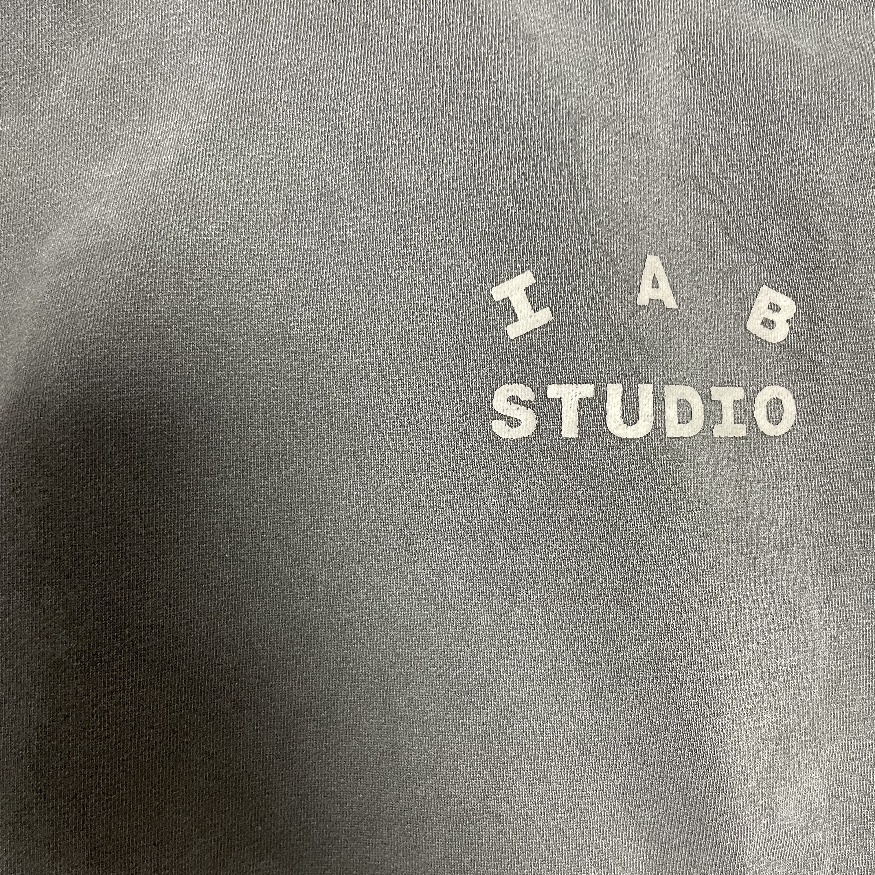 IAB Studio Pigment Hoodie & Sack Black 착용 스타일