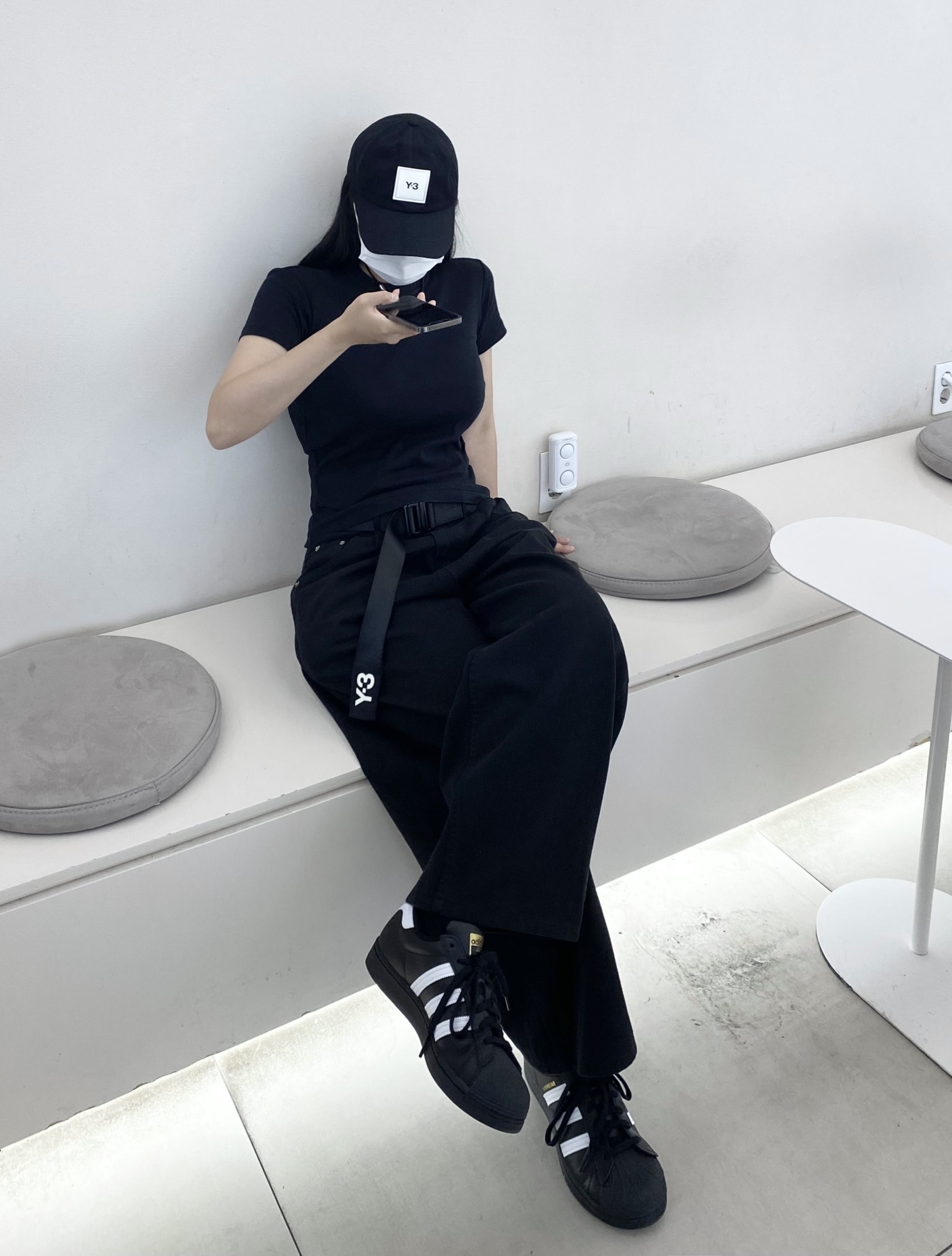 Adidas Superstar Core Black White 착용 스타일 - 2