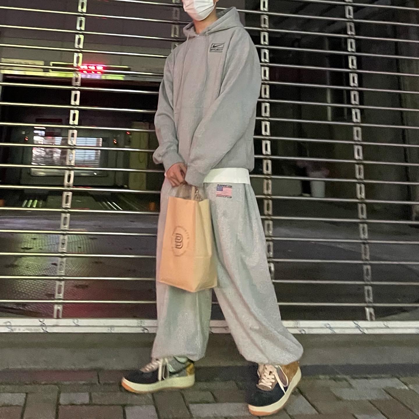 Nike x Stussy NRG RA Pullover Hoodie Dark Grey Heather (DJ9488-063), Nike x Travis Scott Air Force 1 Low Cactus Jack 착용 스타일