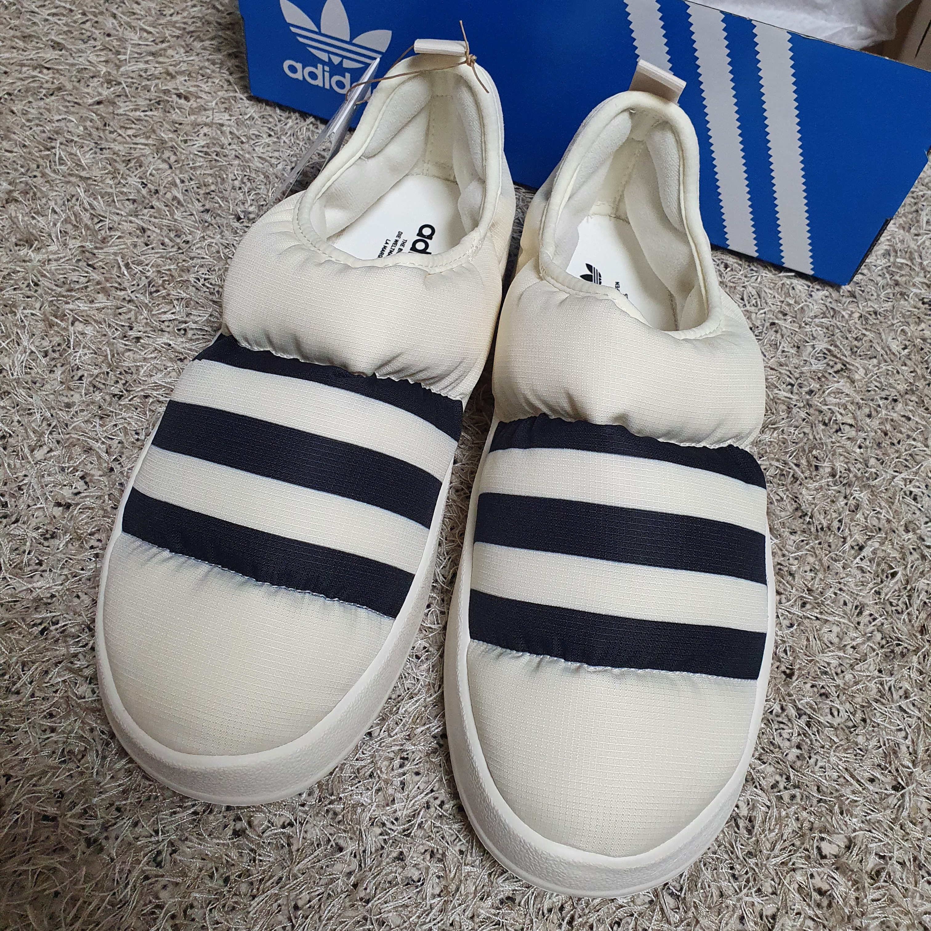 Adidas Puffylette Off White 착용 스타일