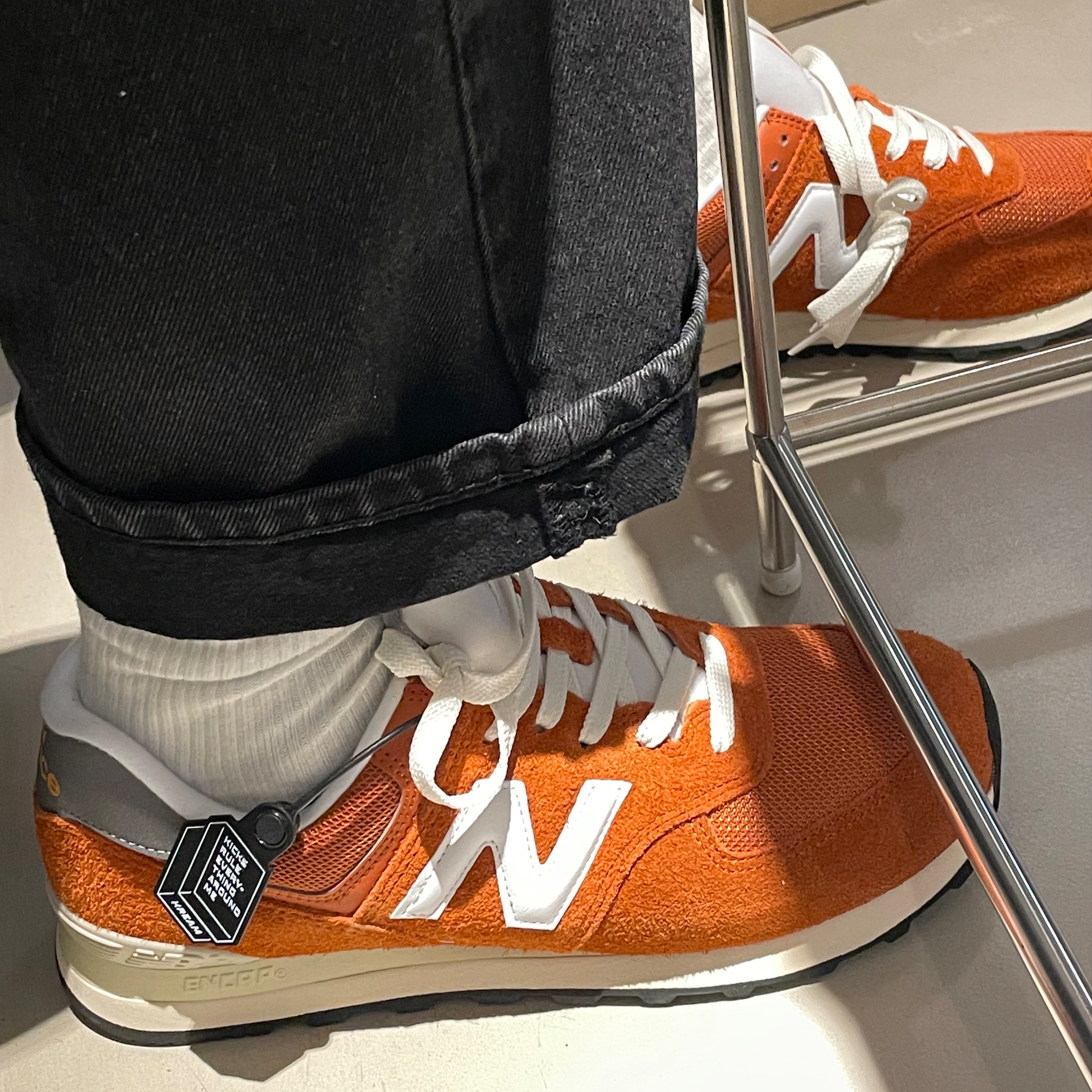 New Balance 574 Heritage Orange Burst White 착용 스타일 - 1