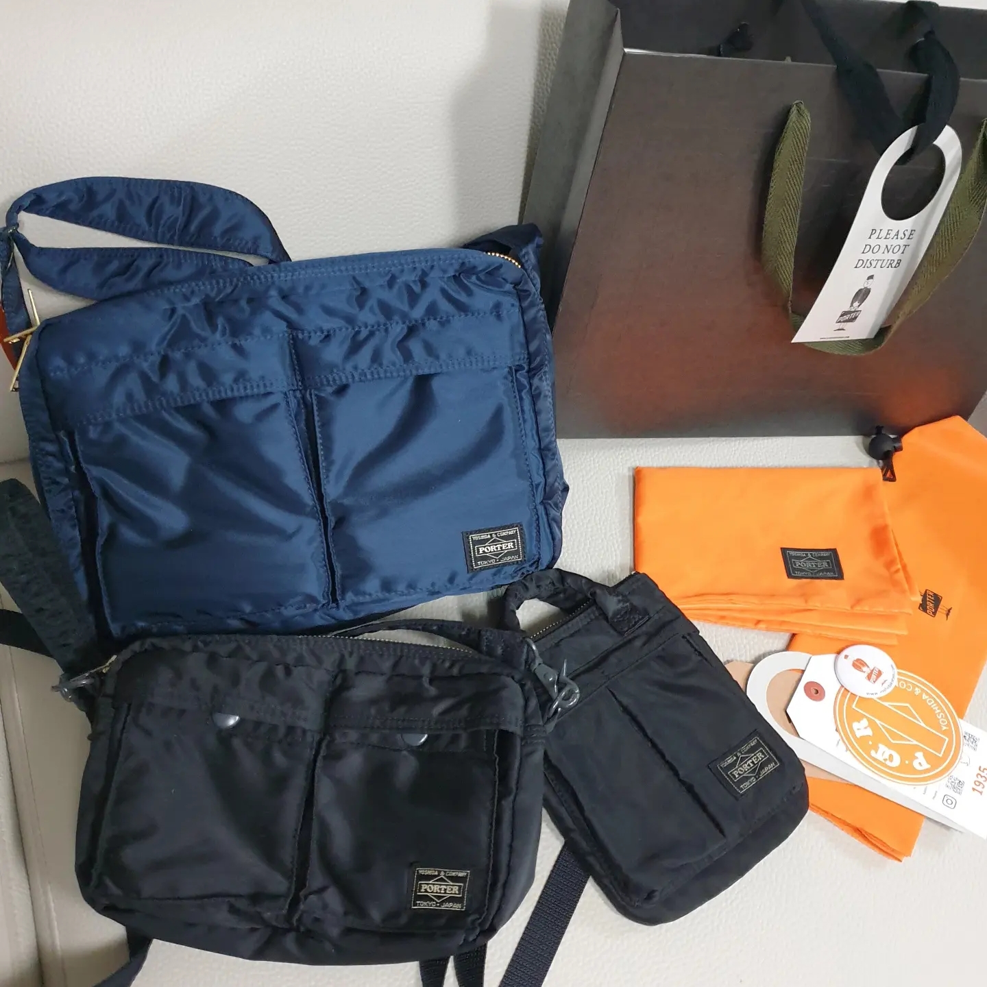Porter Tanker Shoulder Bag L Black 착용 스타일 - 3