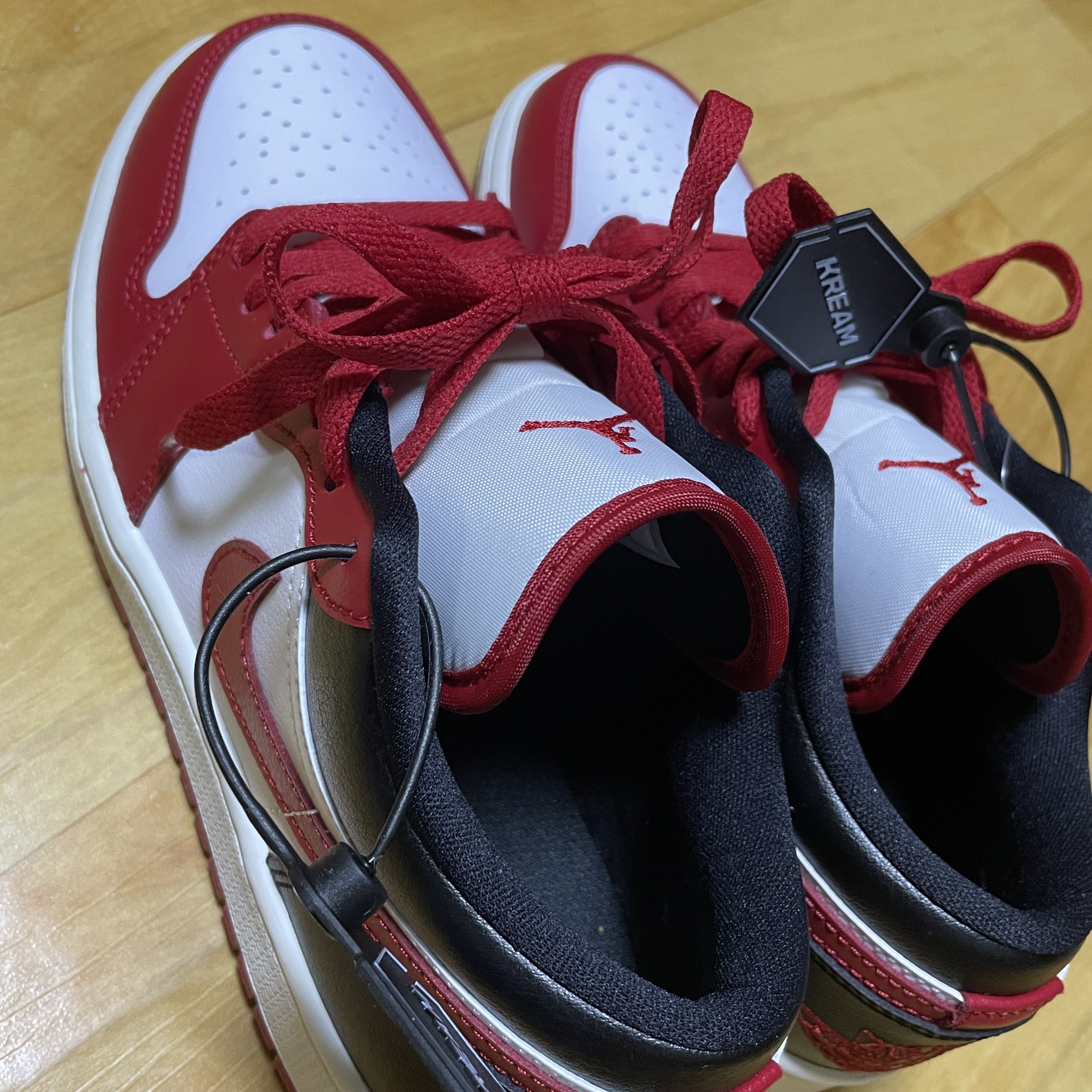 (W) Jordan 1 Low White Gym Red 착용 스타일 - 2