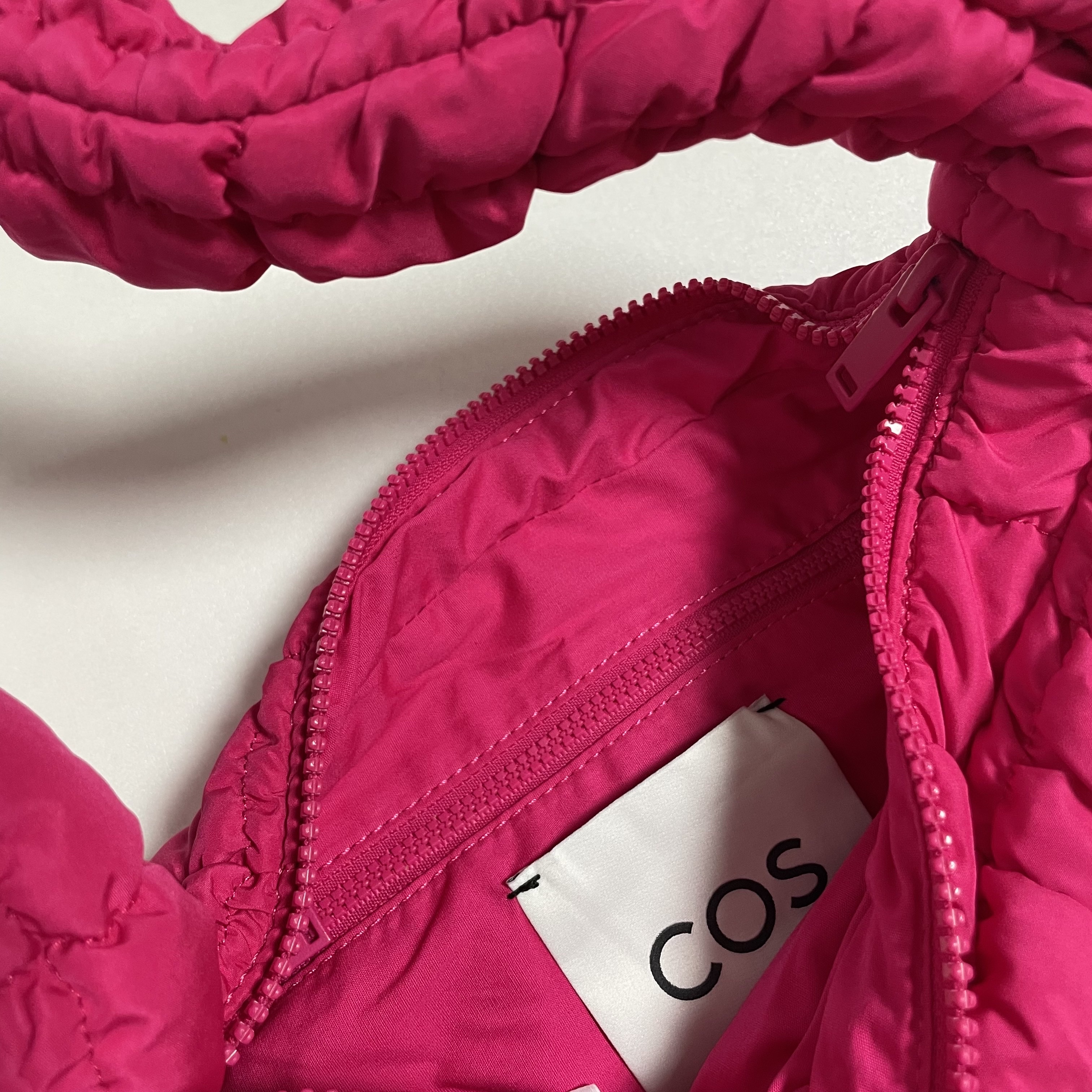 COS Quilted Mini Bag Pink 착용 스타일 - 1