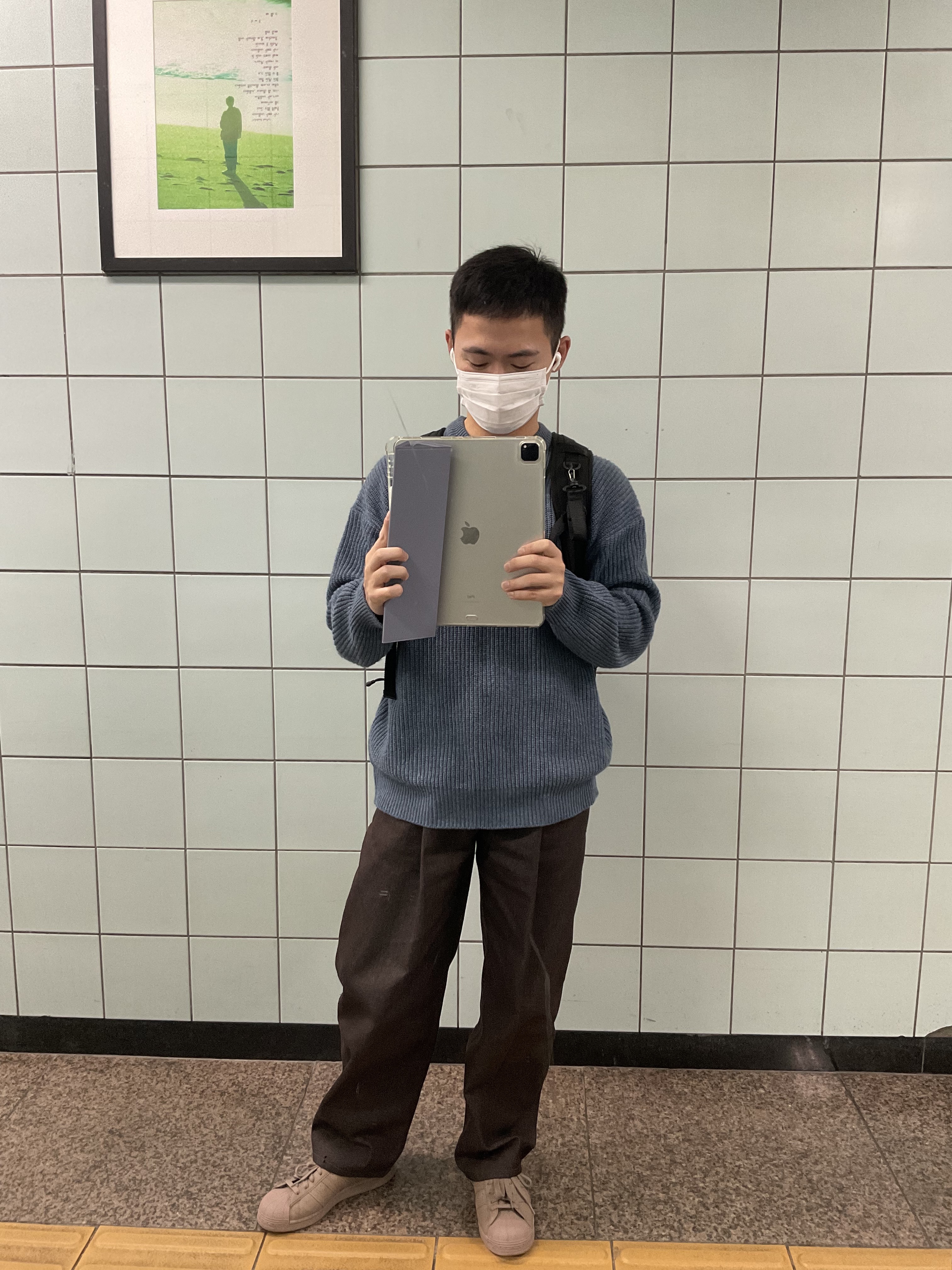 Adidas Superstar Chalky Brown, Apple iPad Pro 5th Gen 12.9-inch Wifi 128GB Silver (Korean Ver.) 착용 스타일