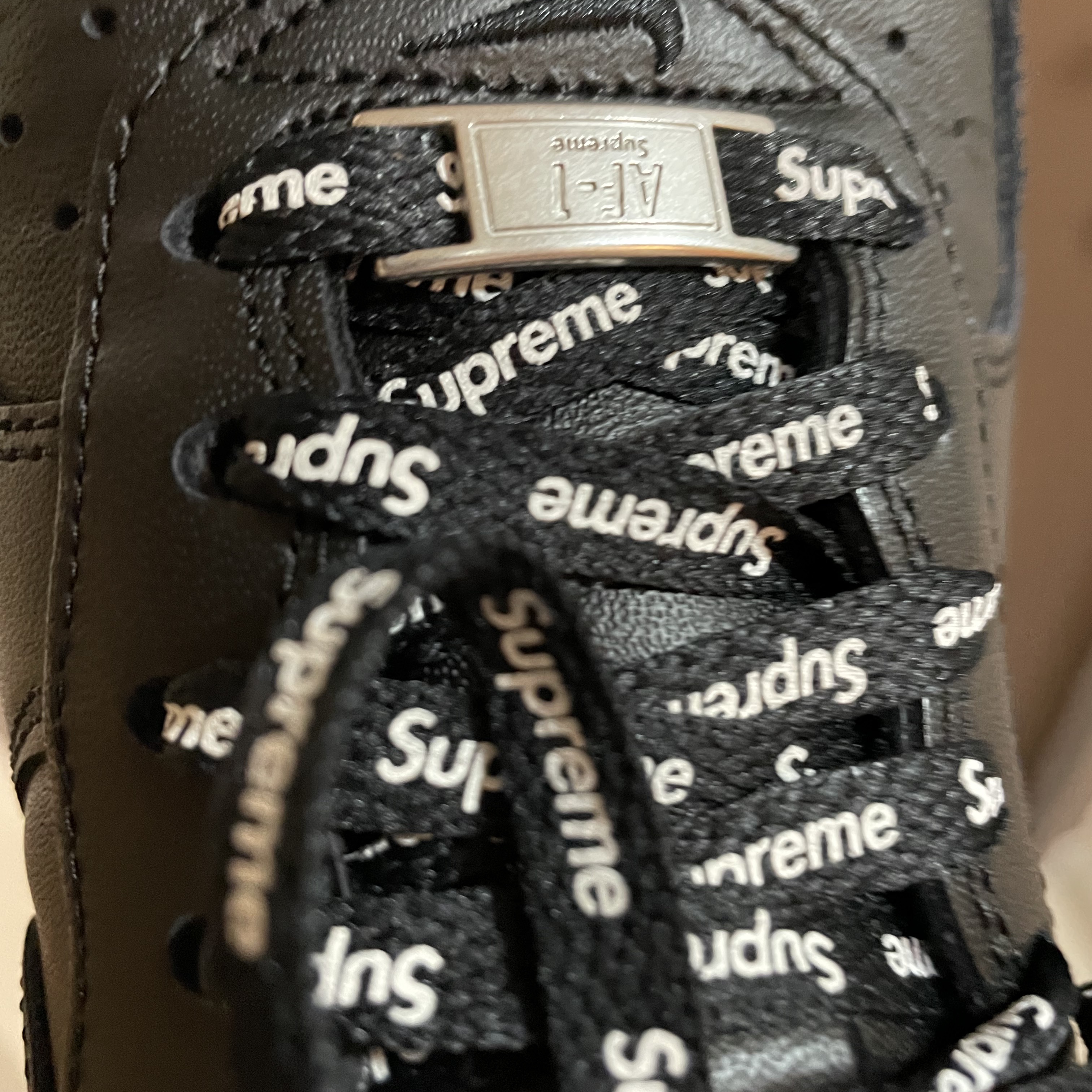 Nike x Supreme Air Force 1 Low Black 착용 스타일