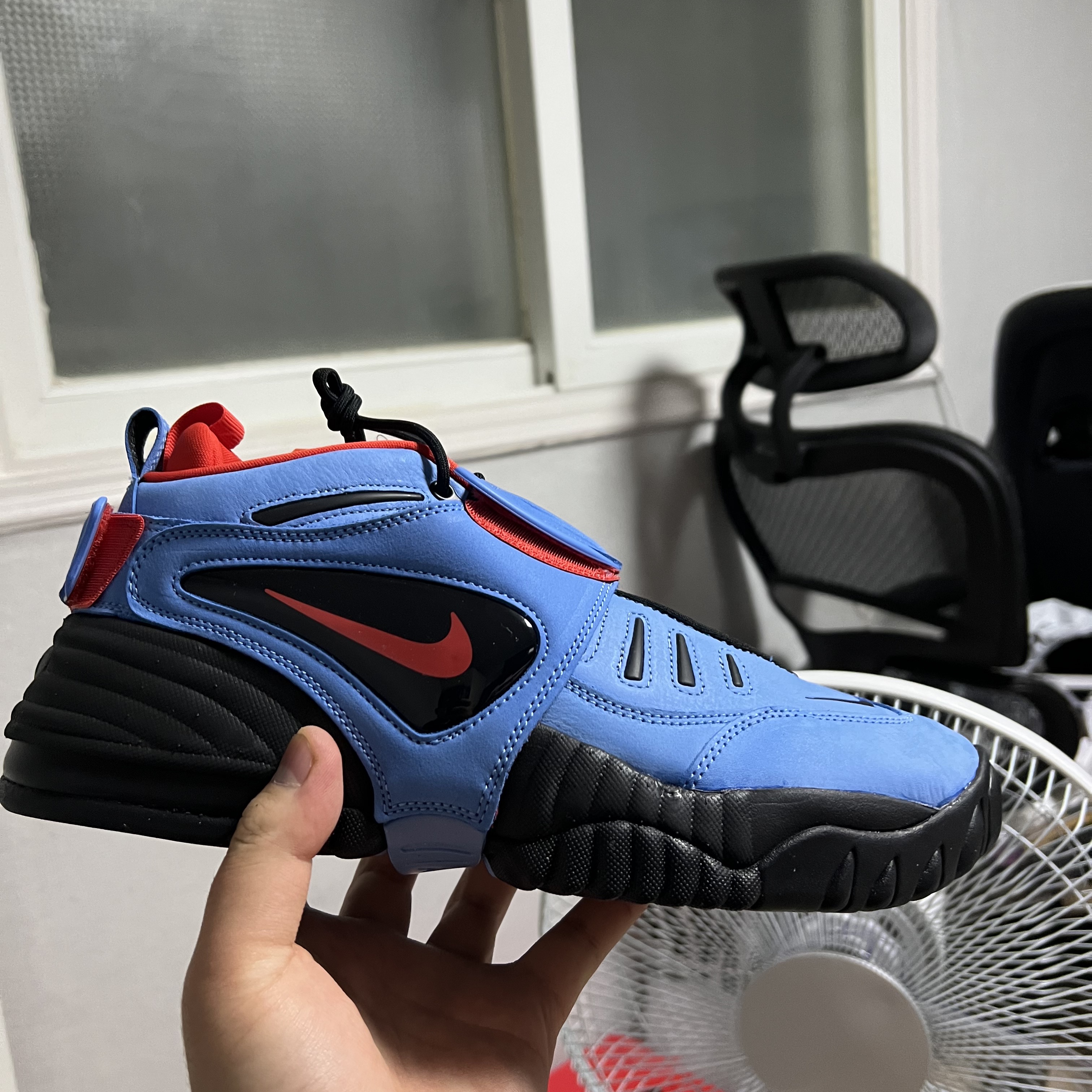 Nike x Ambush Air Adjust Force SP University Blue and Habanero Red 착용 스타일 - 2