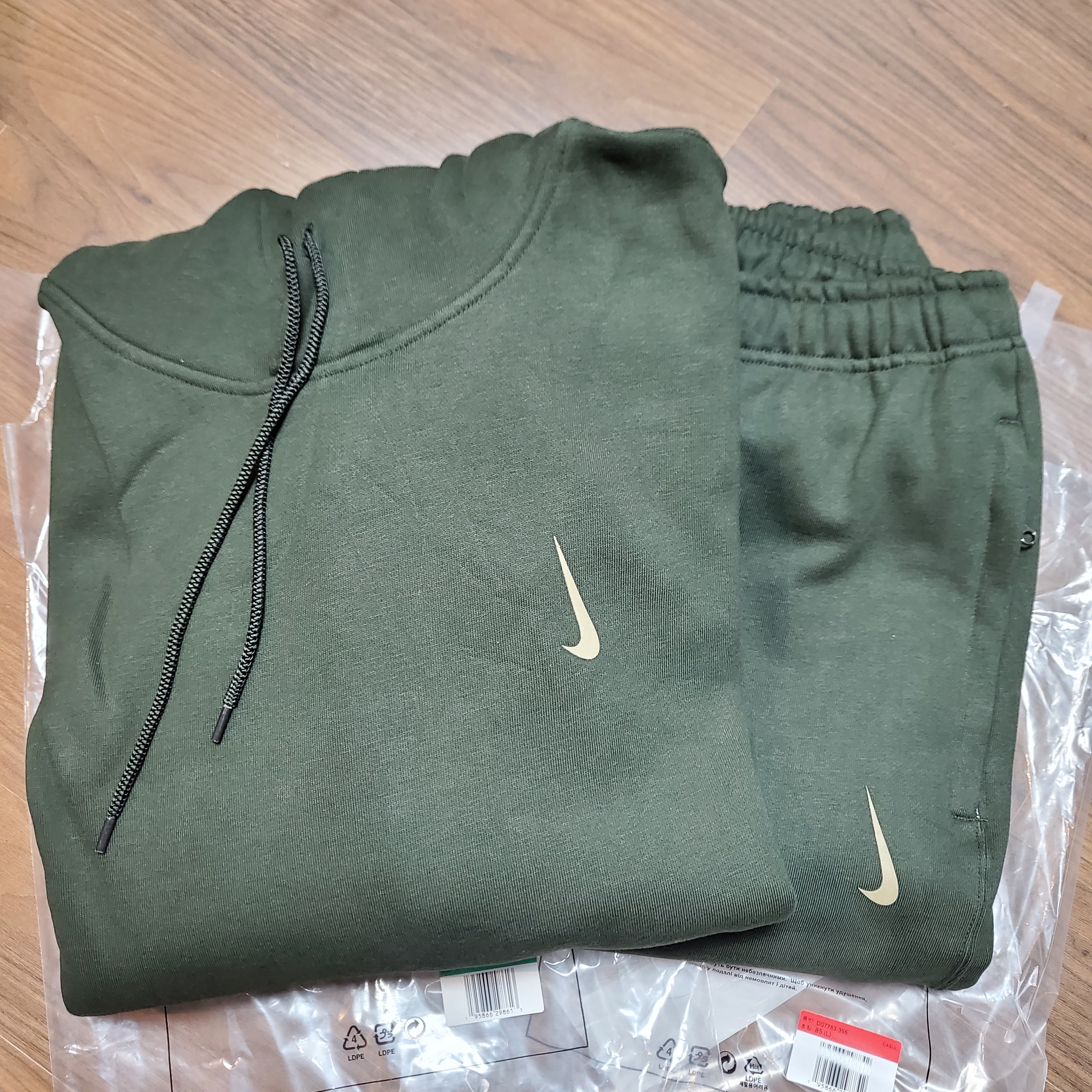 Nike x Billie Eilish NRG Fleece Hoodie Sequoia - Asia, Nike x Billie Eilish NRG Fleece Pants Sequoia - Asia 착용 스타일