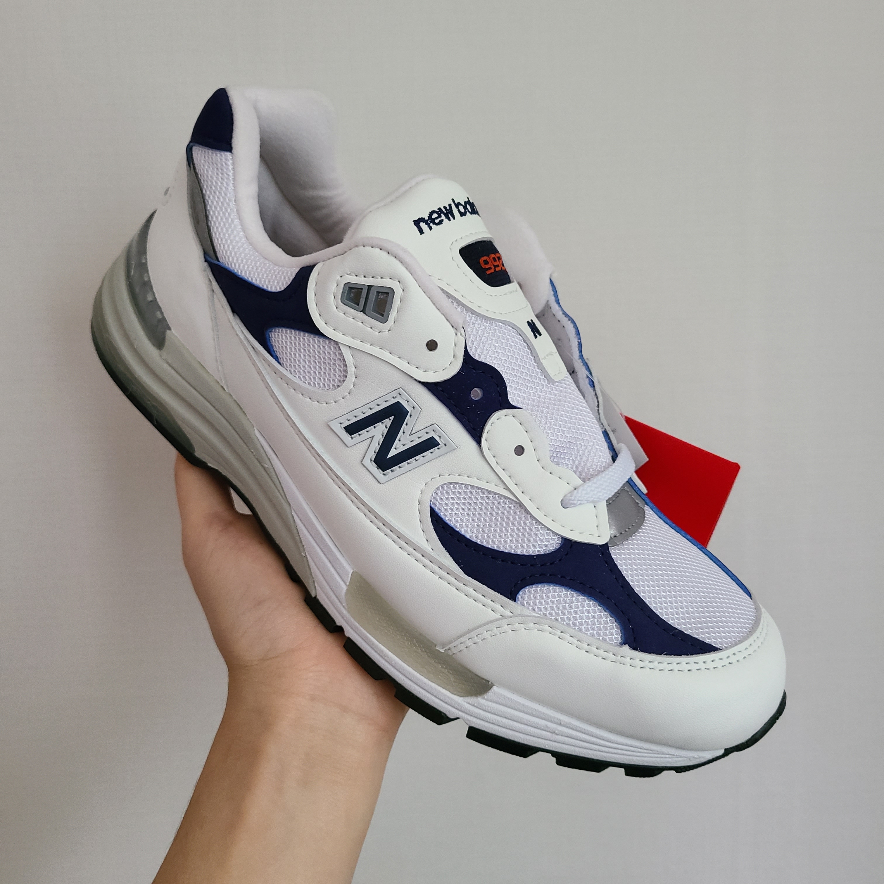 New Balance 992 Made in USA White Navy 착용 스타일