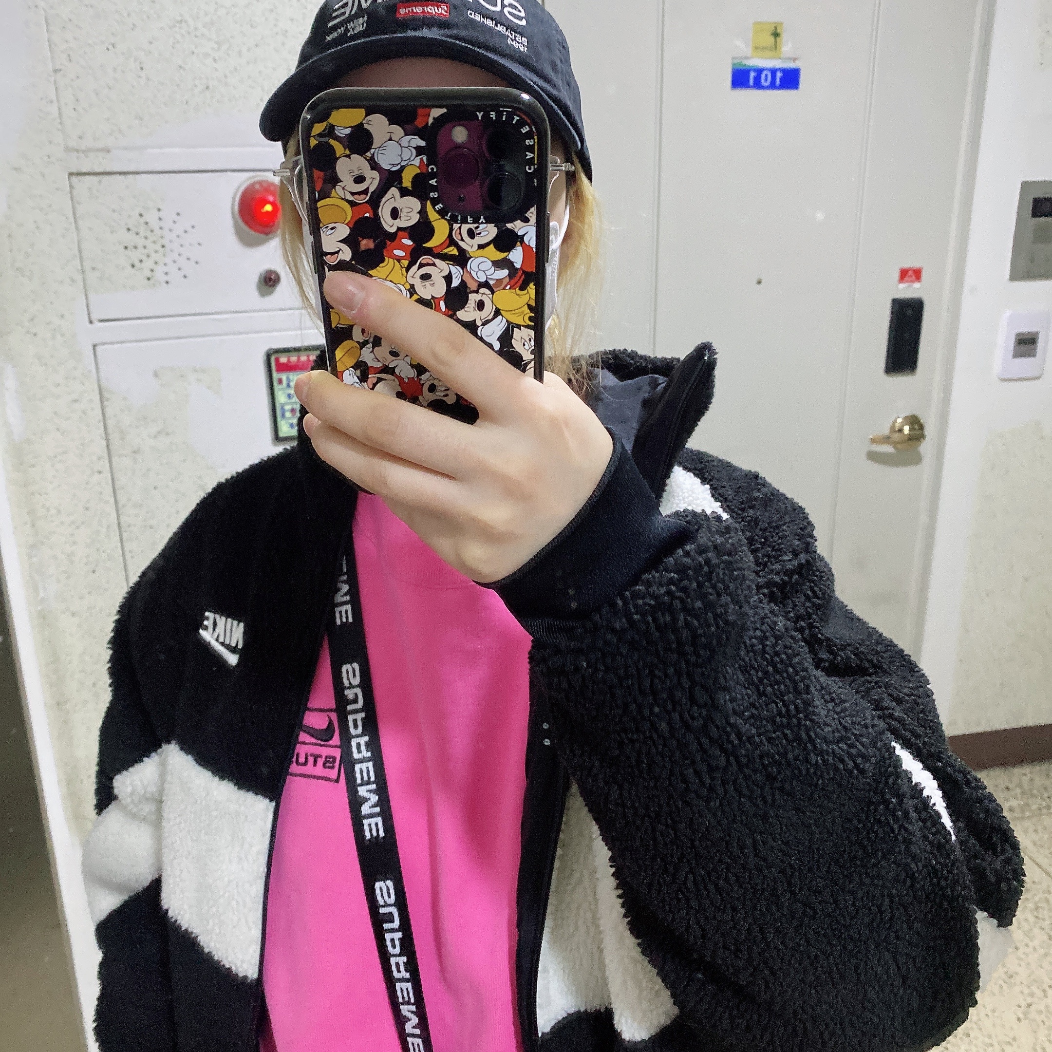 Supreme Shoulder Bag Black - 22FW, Nike x Stussy NRG Washed Fleece Crewneck Lotus PInk 착용 스타일