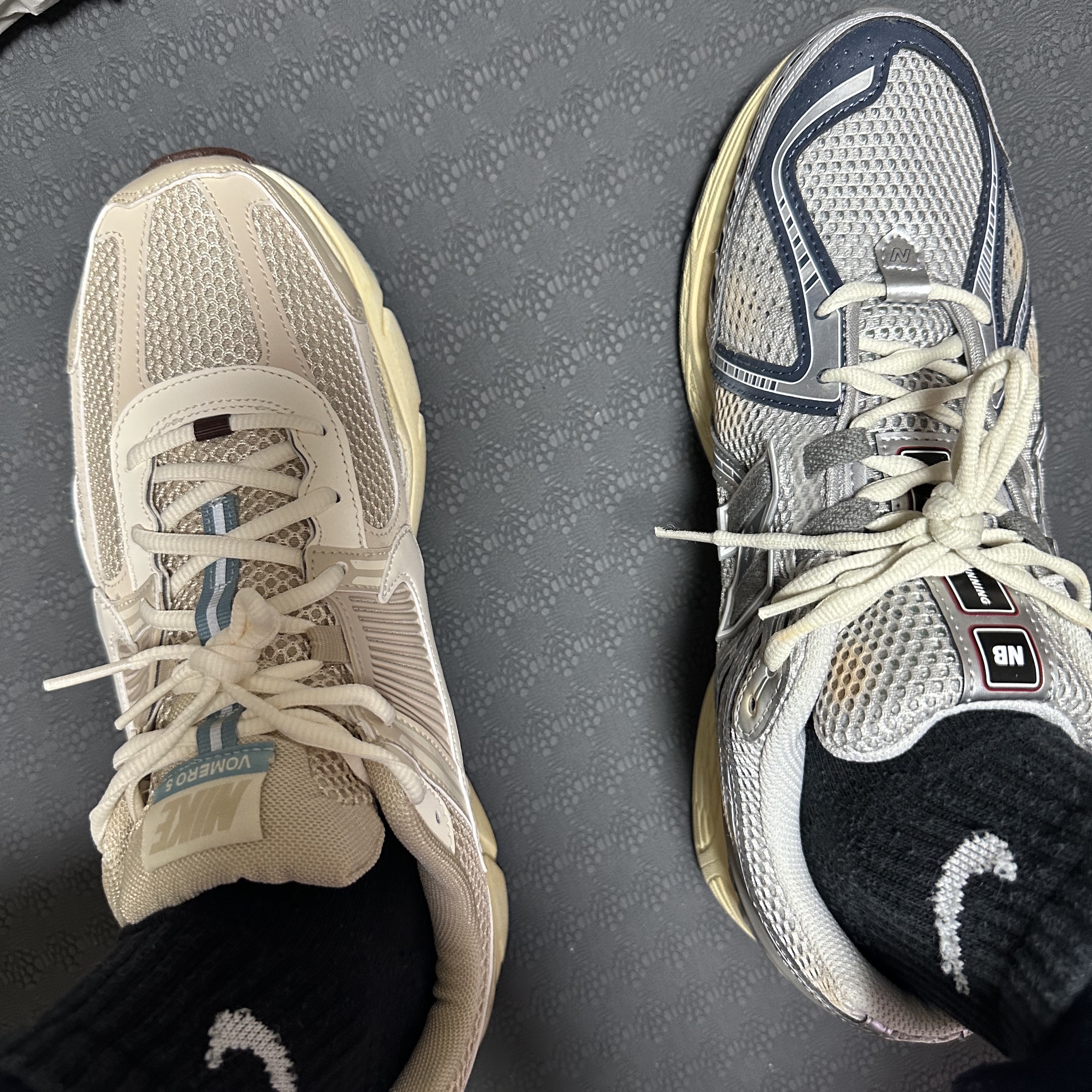 (W) Nike Zoom Vomero 5 Oatmeal, New Balance x Thisisneverthat 1906R 2022 Downtown Run 착용 스타일 - 4