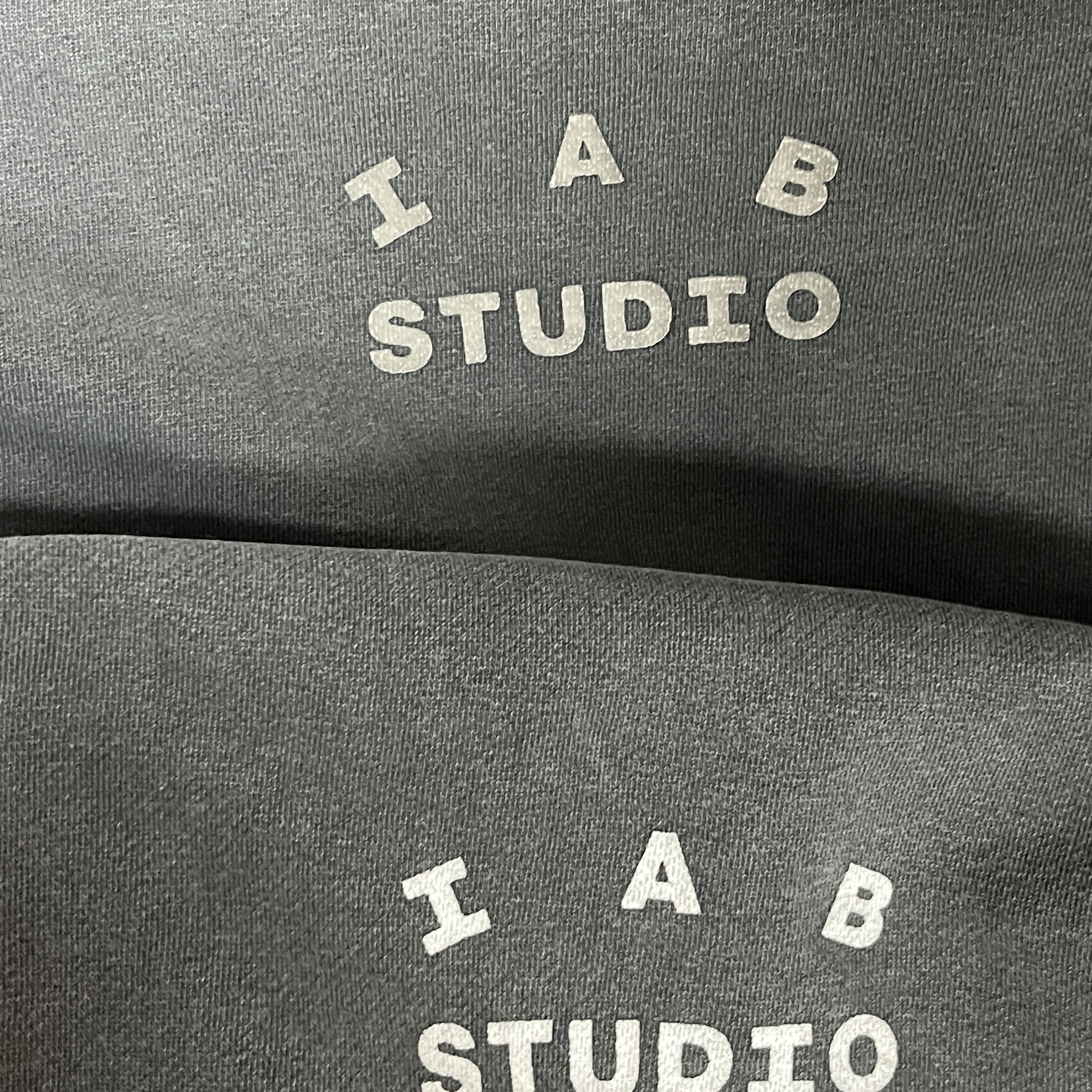 IAB Studio Pigment Hoodie & Sack Black, IAB Studio Pigment Hoodie Black 착용 스타일 - 1