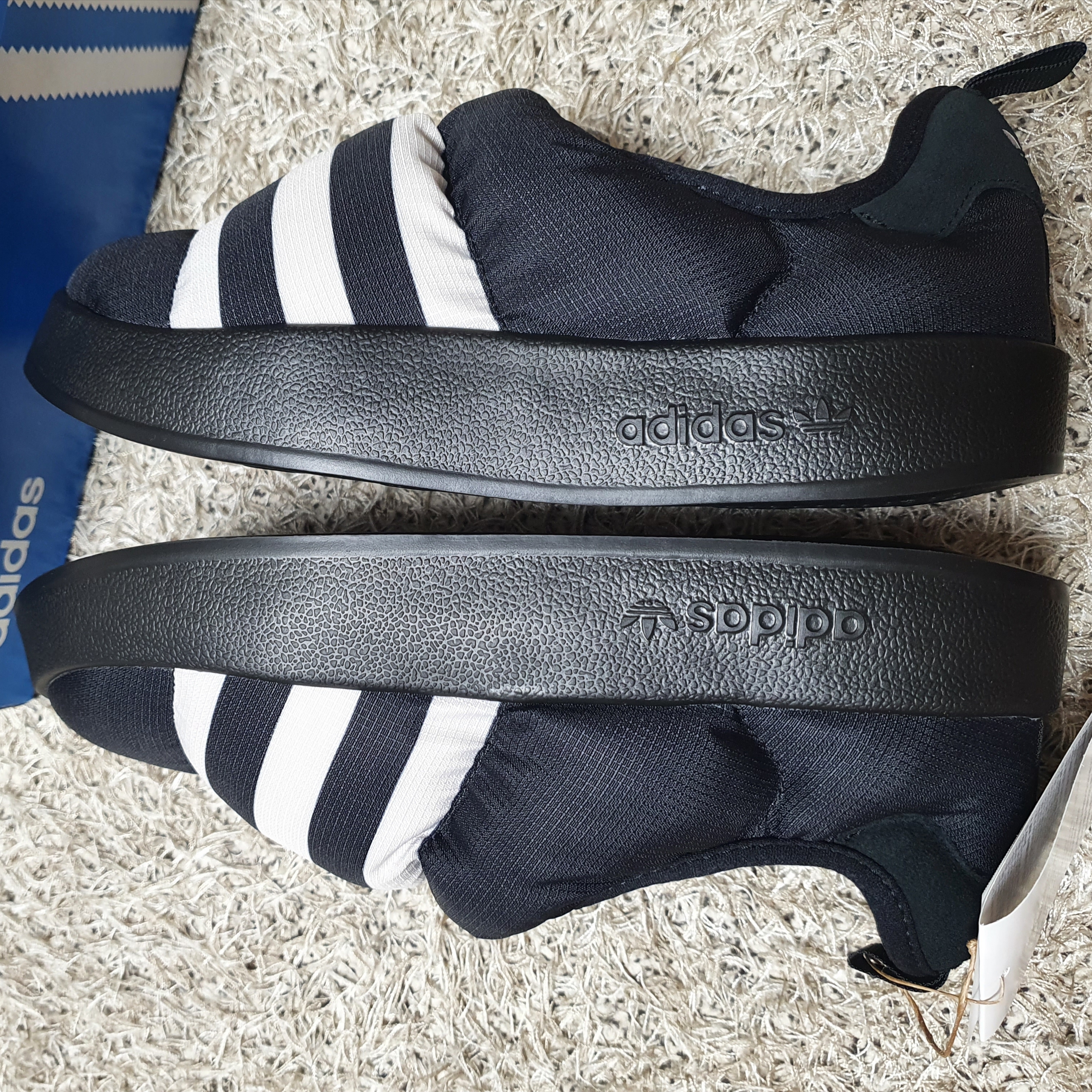 Adidas Puffylette Core Black 착용 스타일 - 1