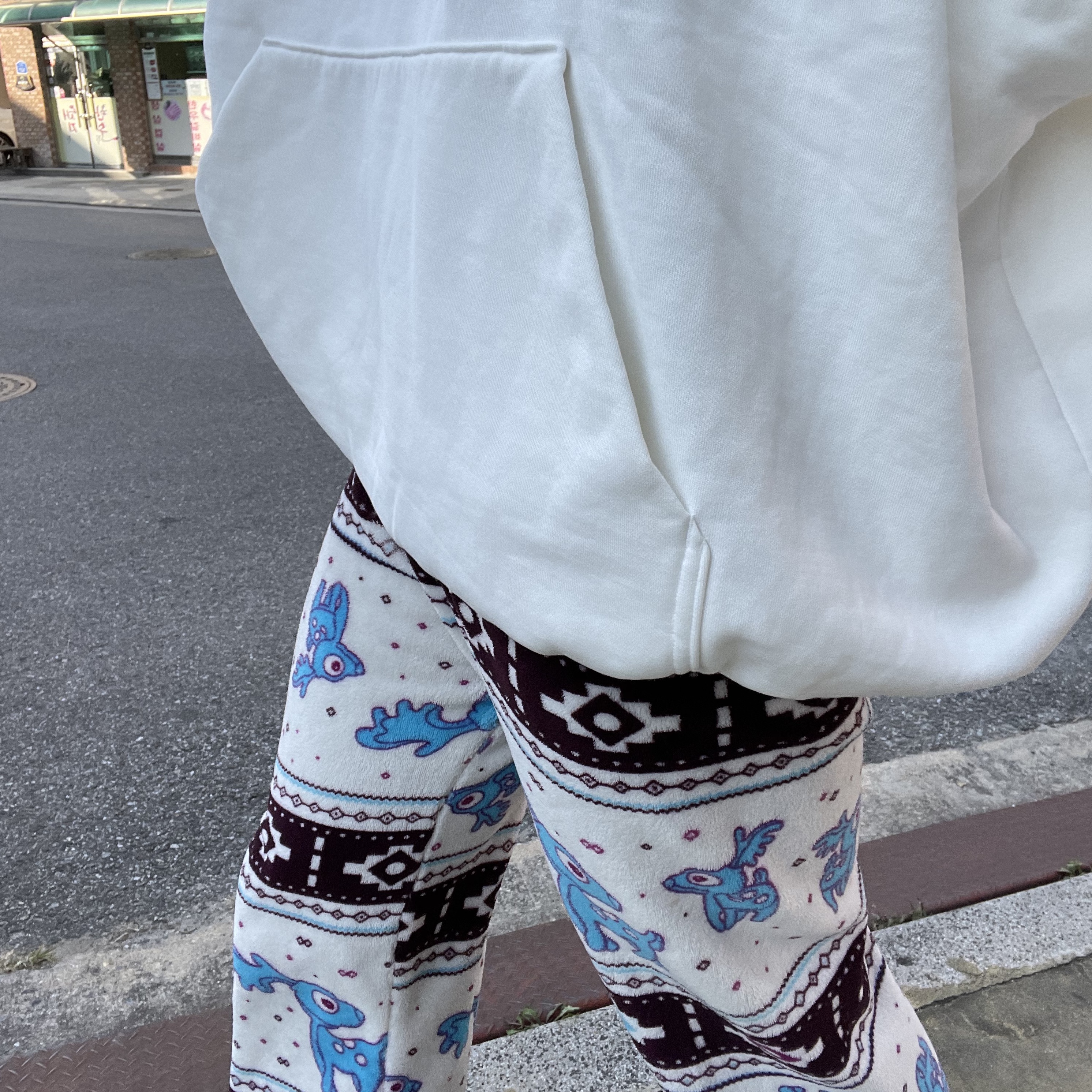 Yeezy Gap Engineered By Balenciaga Dove Hoodie White 착용 스타일