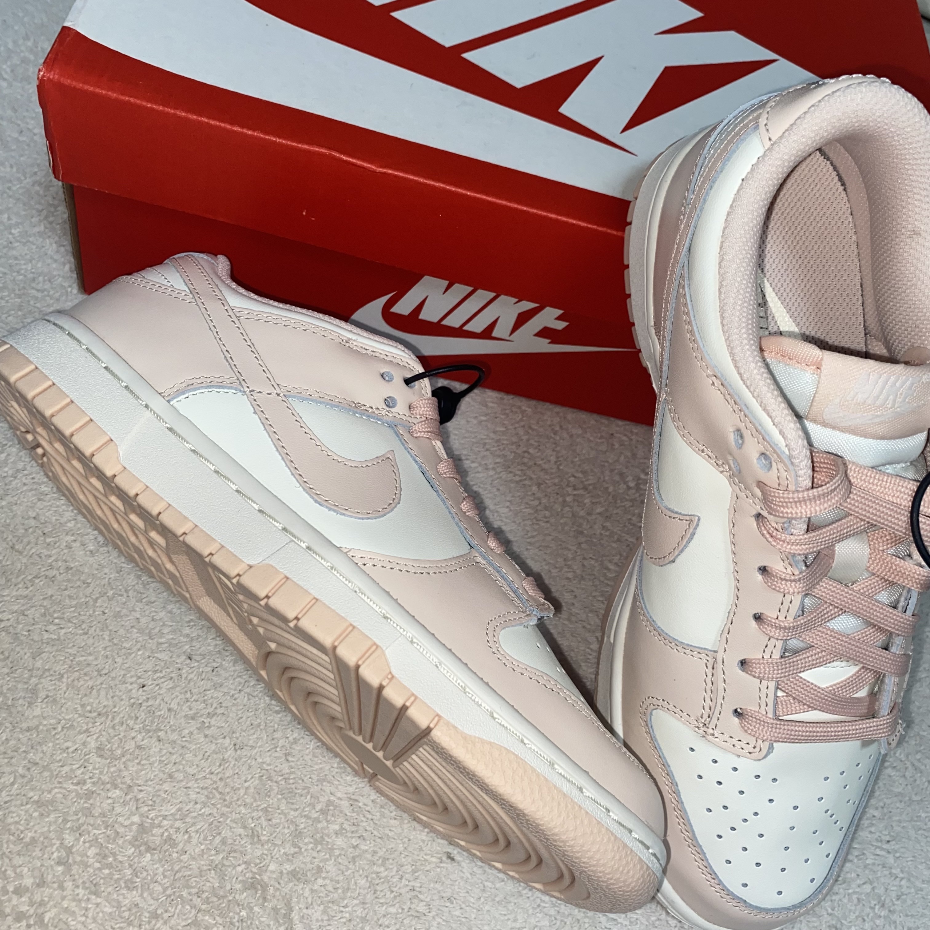 (W) Nike Dunk Low Orange Pearl 착용 스타일 - 2