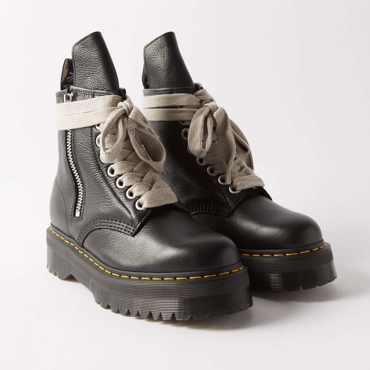 Dr. Martens x Rick Owens 1460 RO Quad 착용 스타일 - 3