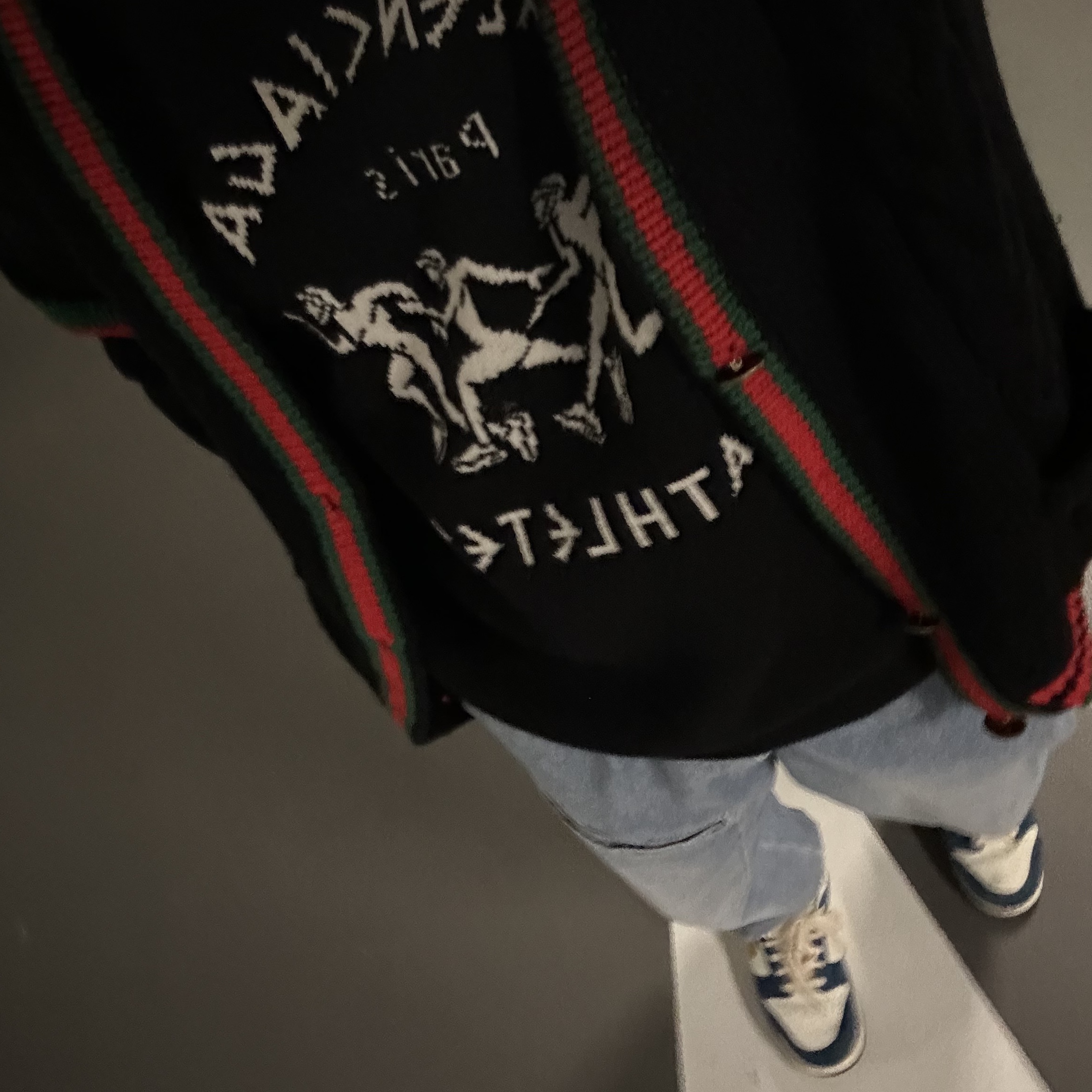 Jordan 1 Retro High OG CO.JP Midnight Navy, Balenciaga Padded Japanese Denim Jacket Indigo 착용 스타일 - 3