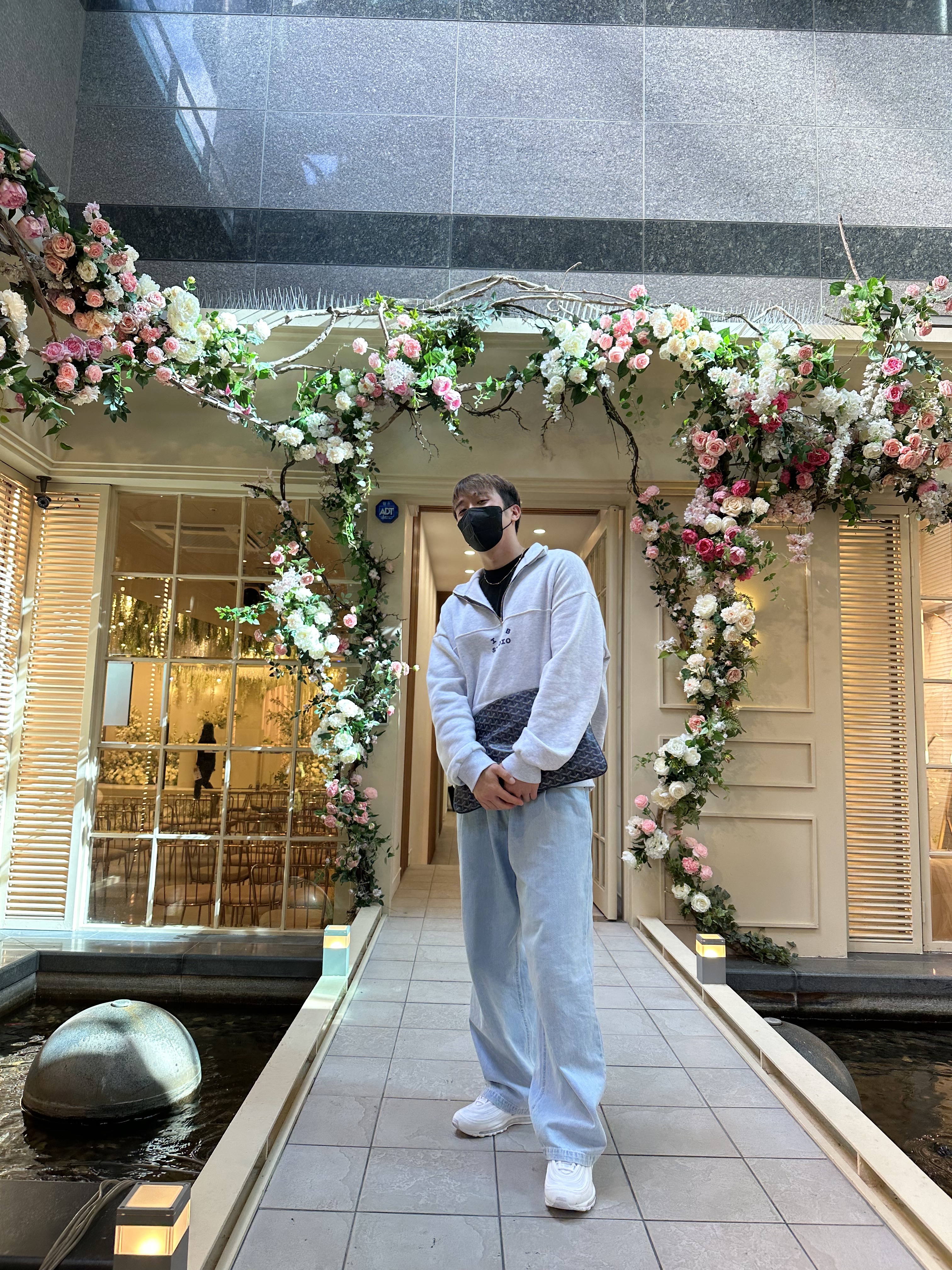 IAB Studio Half Zip Pullover Light Gray, Nike Air Max 97 Triple White Wolf Grey 착용 스타일