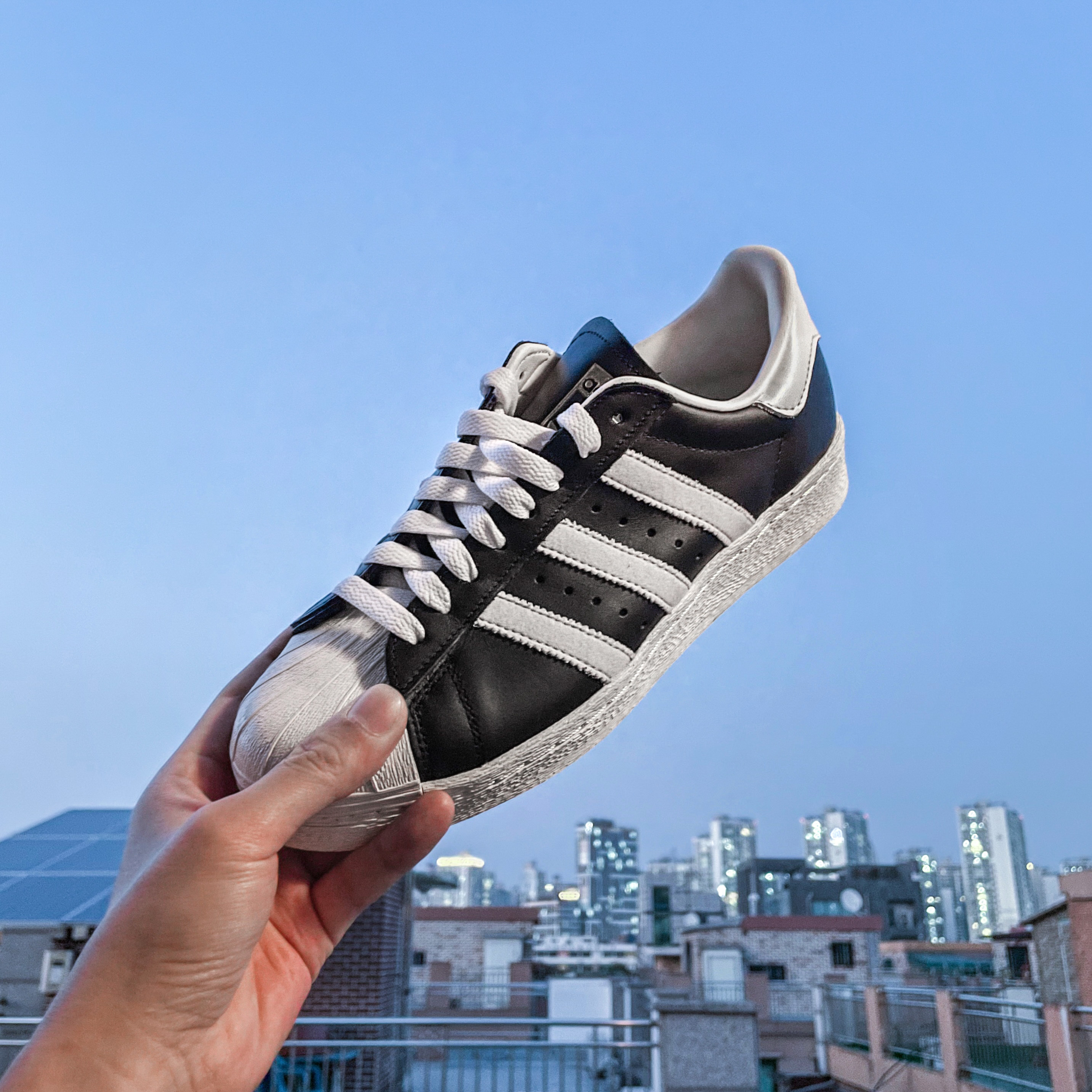 Adidas Superstar 82 FI Core Black 착용 스타일 - 1