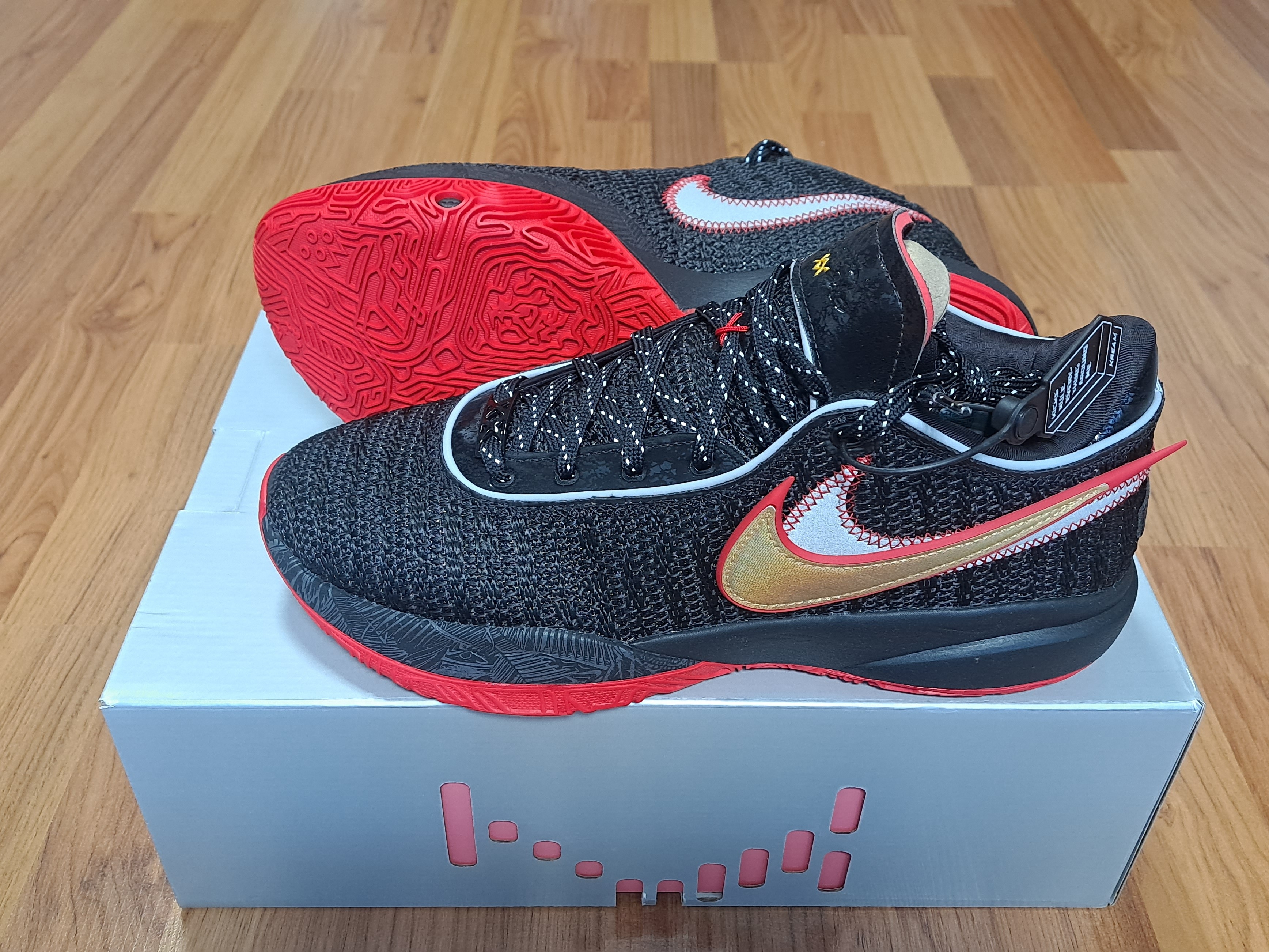 Nike LeBron XX EP Bred 착용 스타일 - 2