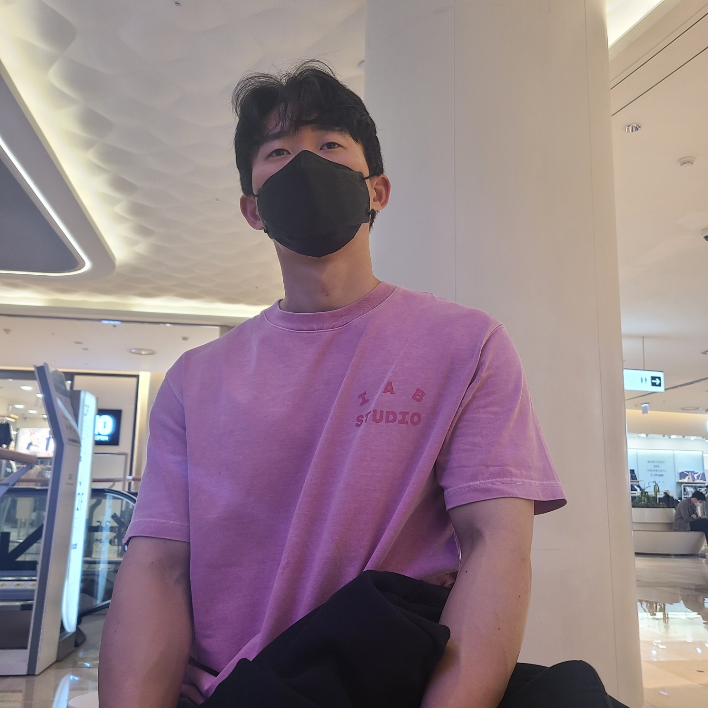 IAB Studio Pigment T-Shirt Magenta 착용 스타일 - 1