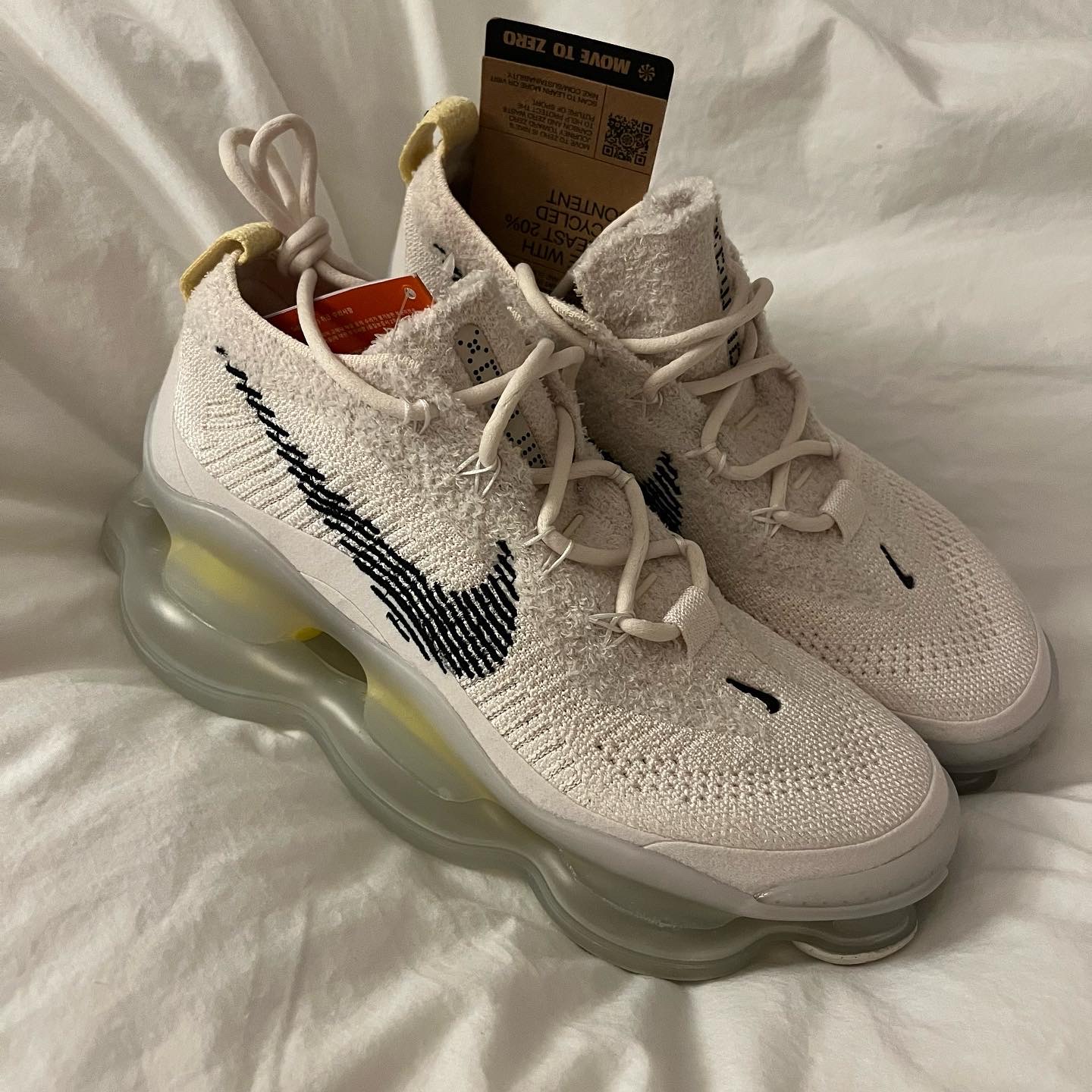 (W) Nike Air Max Scorpion Flyknit Lemon Wash 착용 스타일