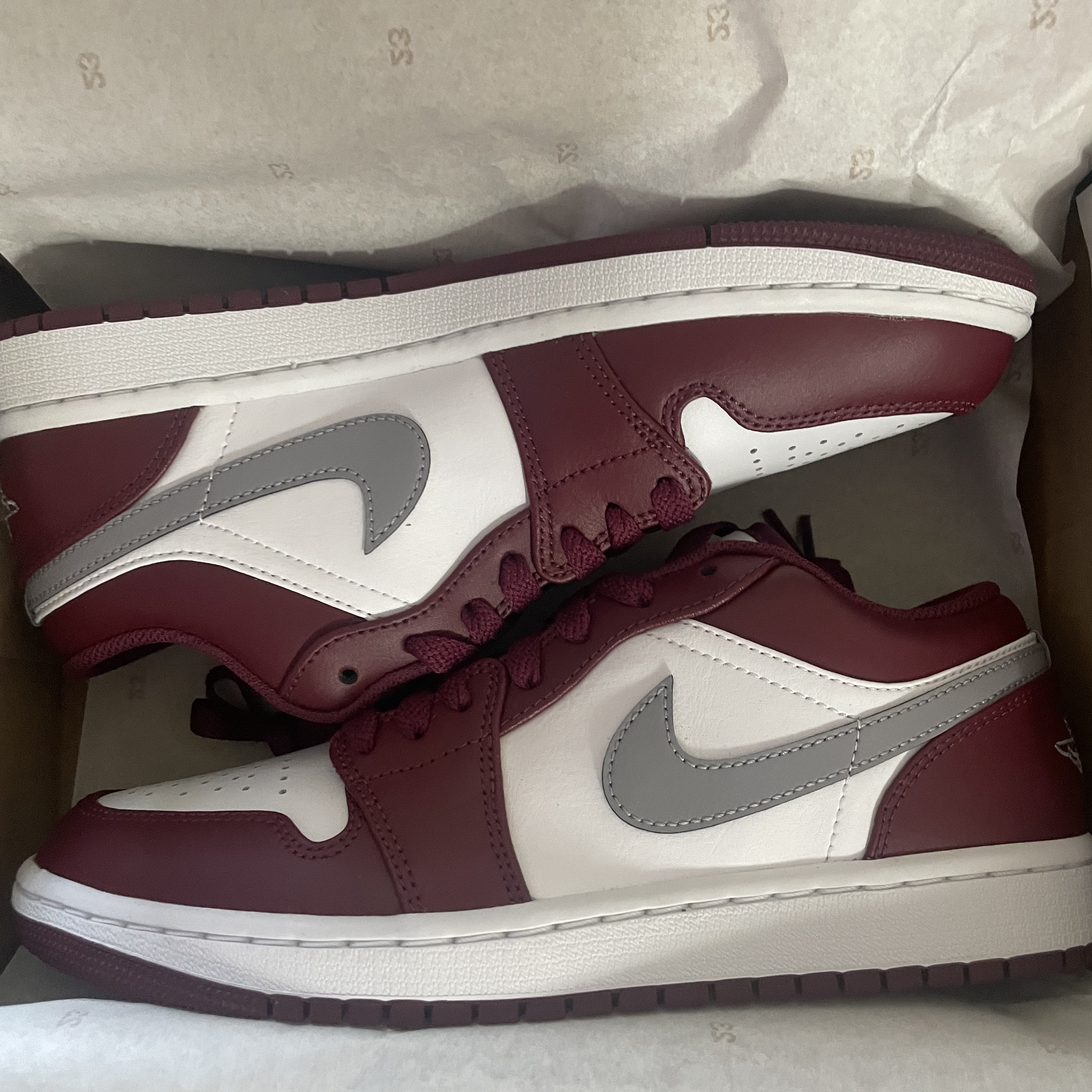 Jordan 1 Low Cherrywood Red 착용 스타일