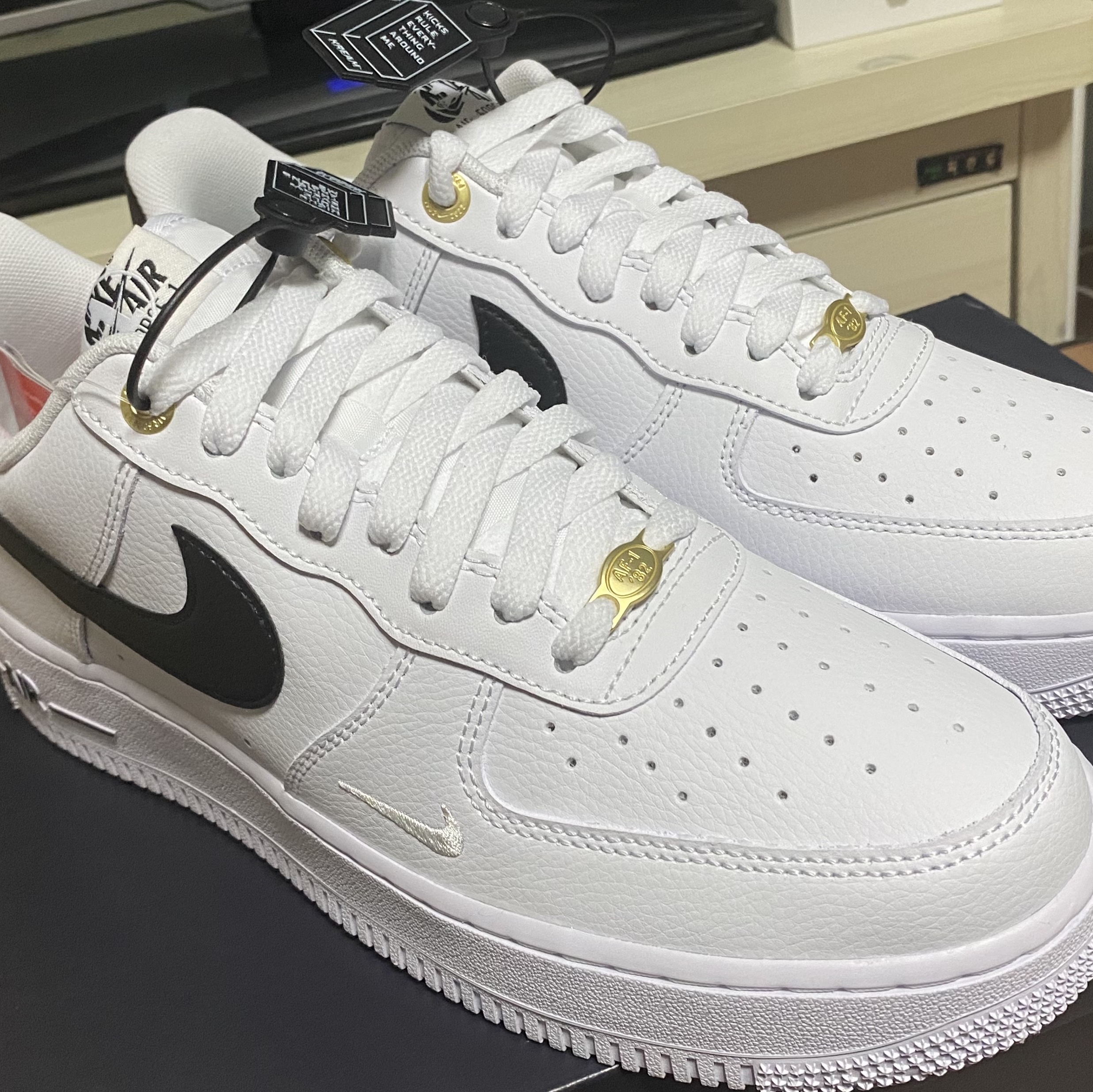 Nike Air Force 1 '07 LV8 40th Anniversary Join Forces White Black 착용 스타일